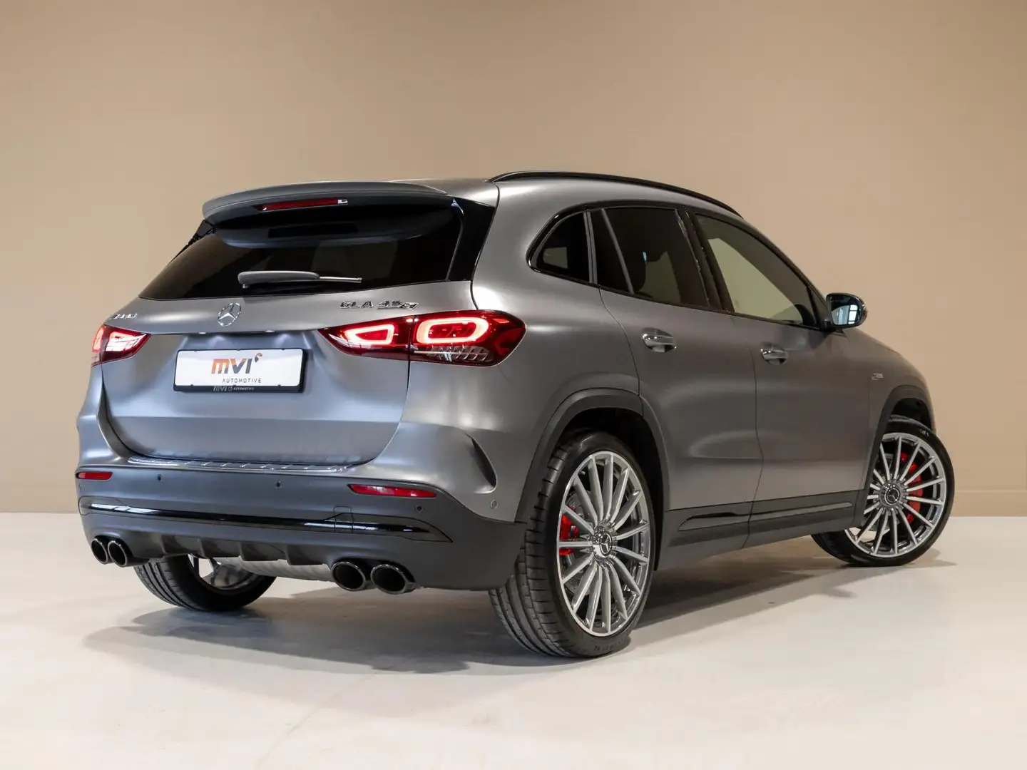 Mercedes-Benz GLA 45 AMG S 4MATIC+ / 421pk / Leder / Panorama dak / Burmest Grijs - 2