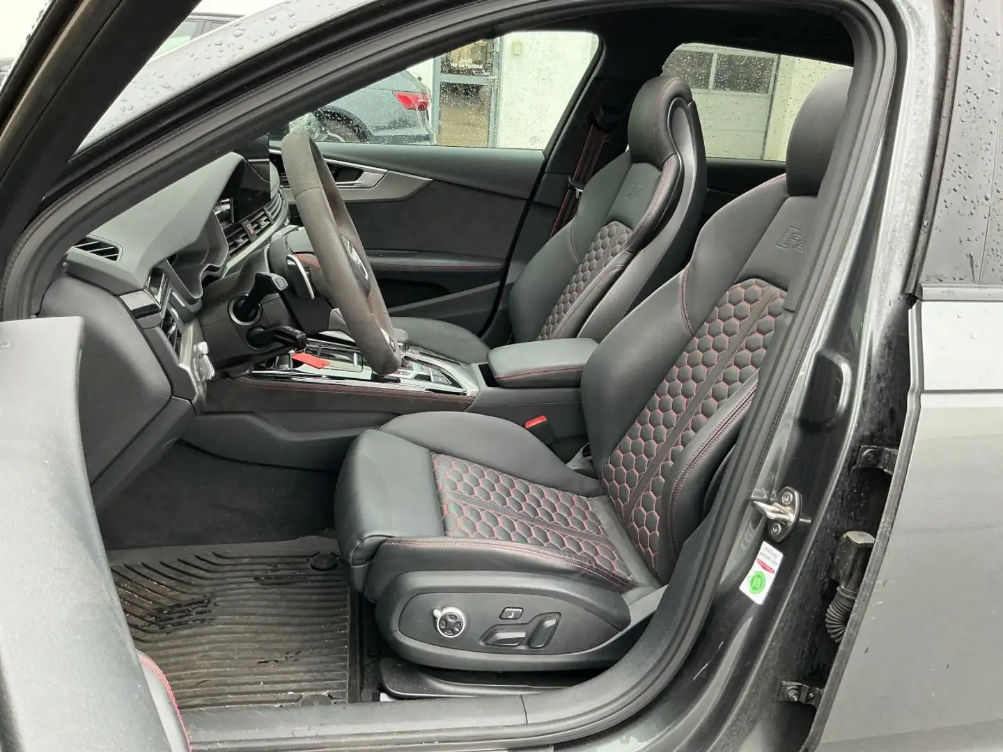 Audi RS4 Avant Pano Matrix RS Comp. B&O AHK 290 km/h Grau - 2