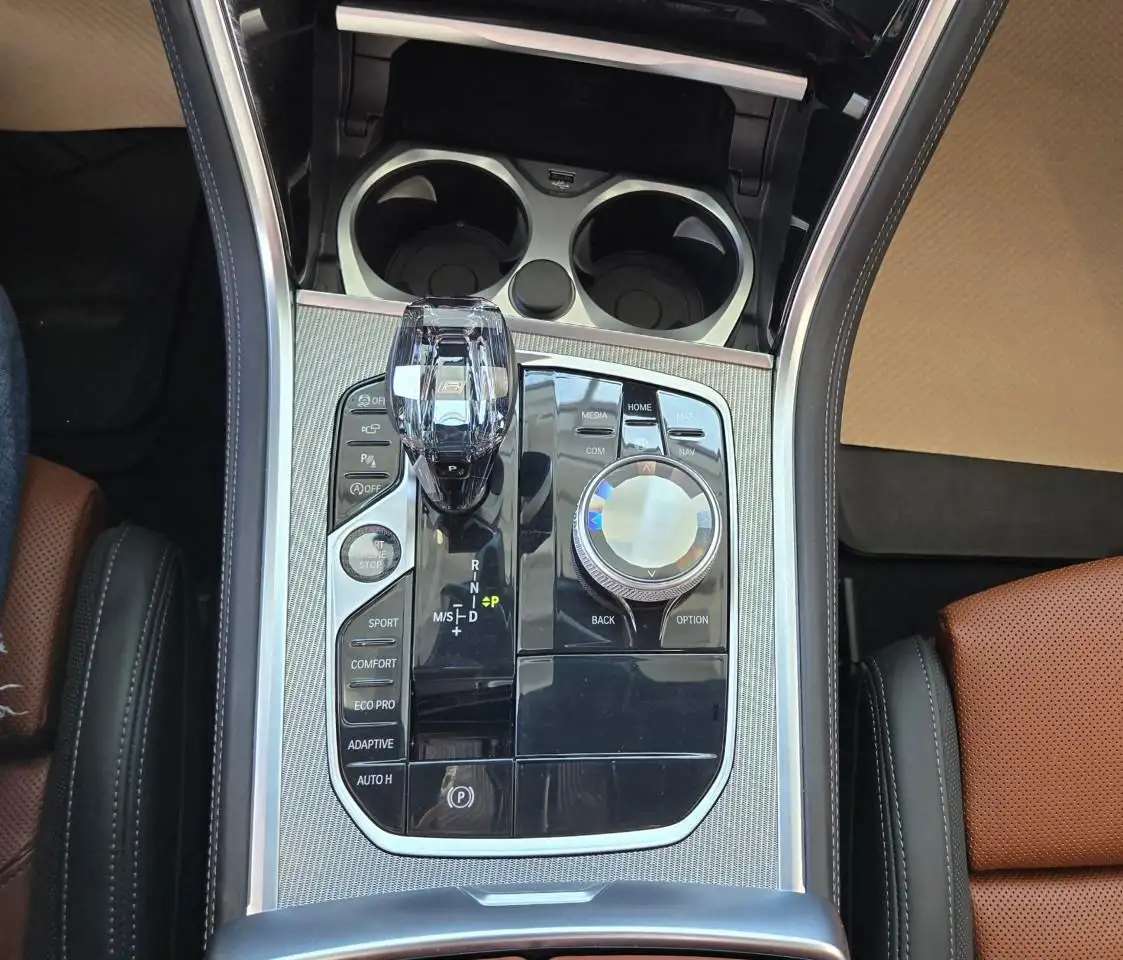 BMW 8 Series снимка BMW 8 Series