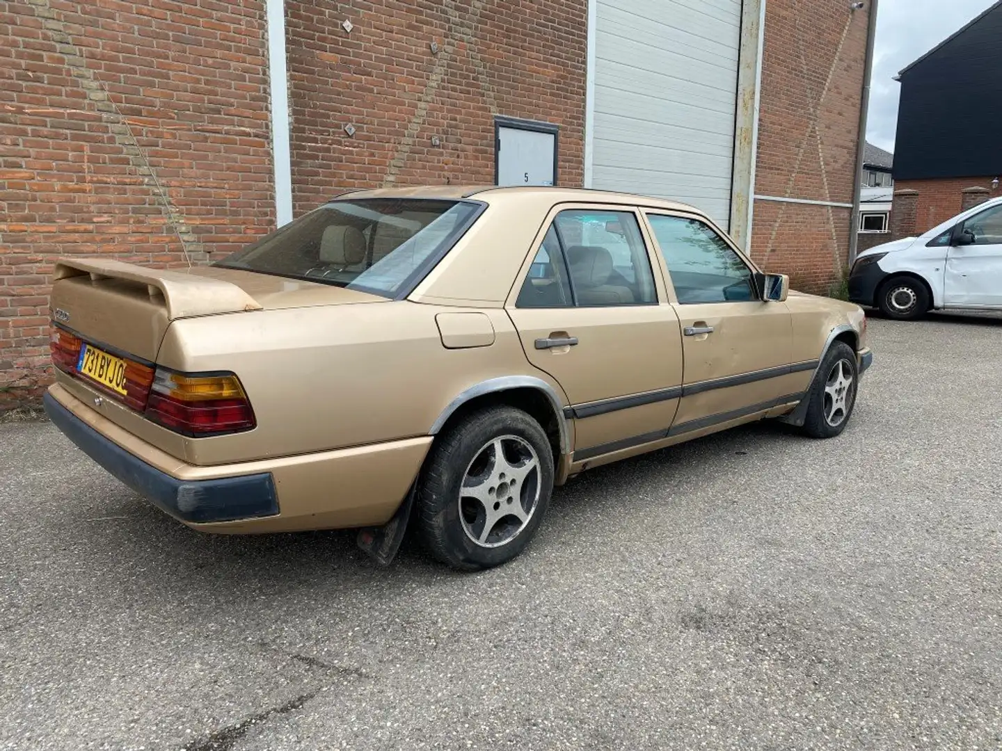 Mercedes-Benz 250 W124, 250D van 09/1985 Belastingvrij!! Goud - 1
