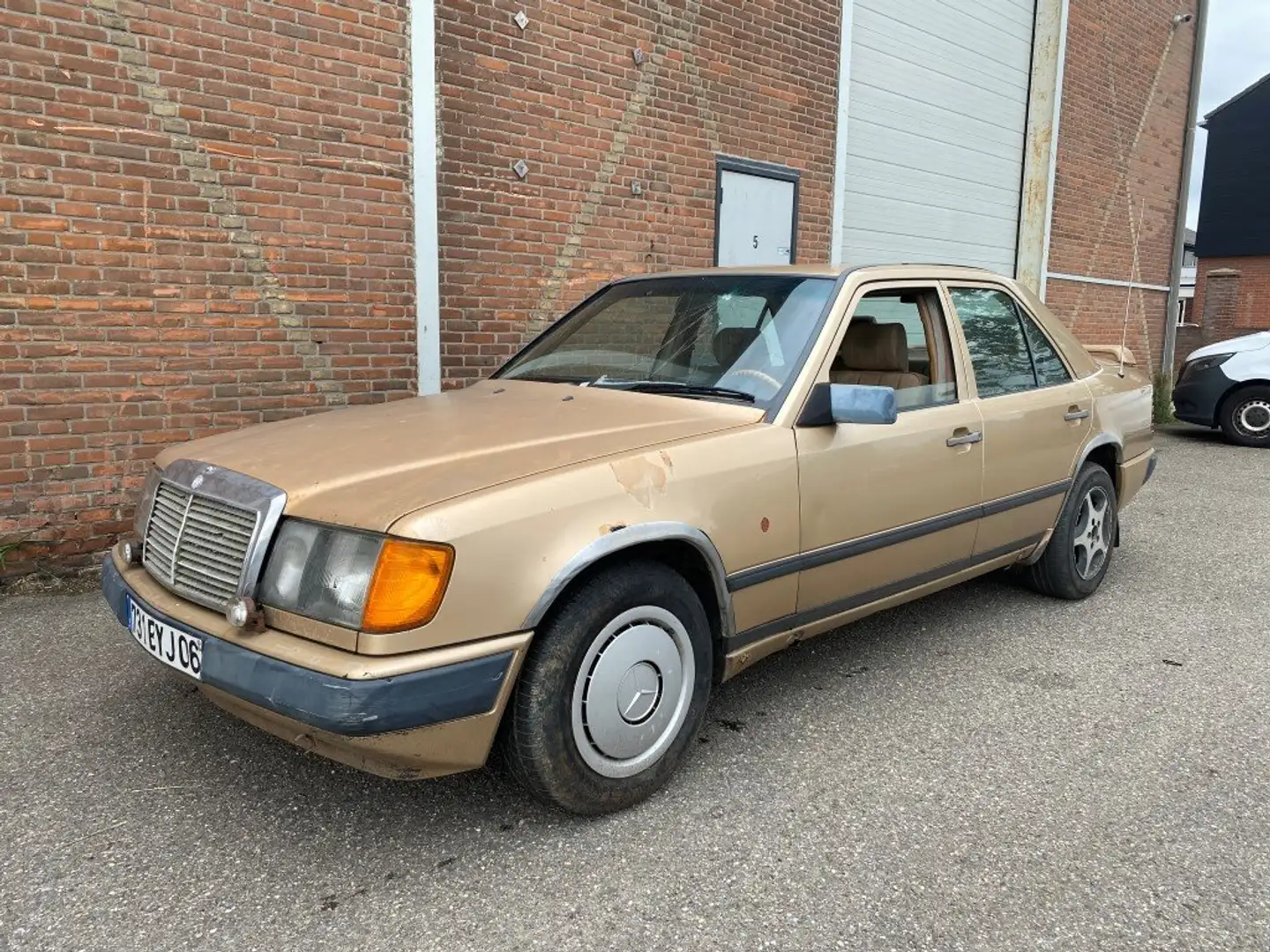 Mercedes-Benz 250 W124, 250D van 09/1985 Belastingvrij!! Goud - 2