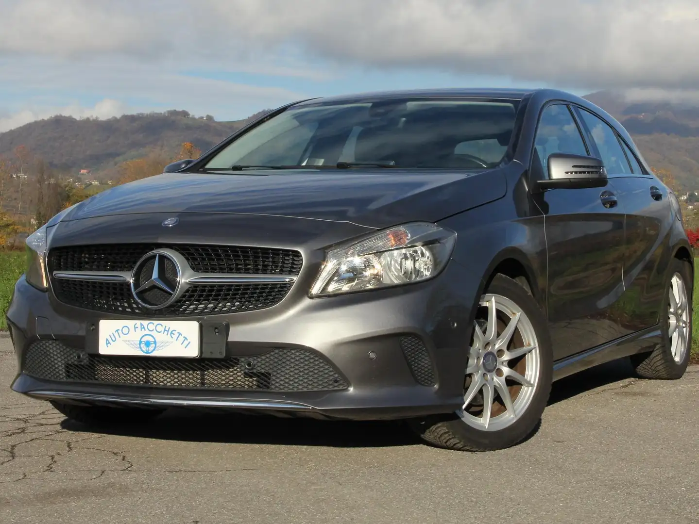 Mercedes-Benz A 180 BlueEfficiency Urban 122CV AUTOMATICA Grigio - 2