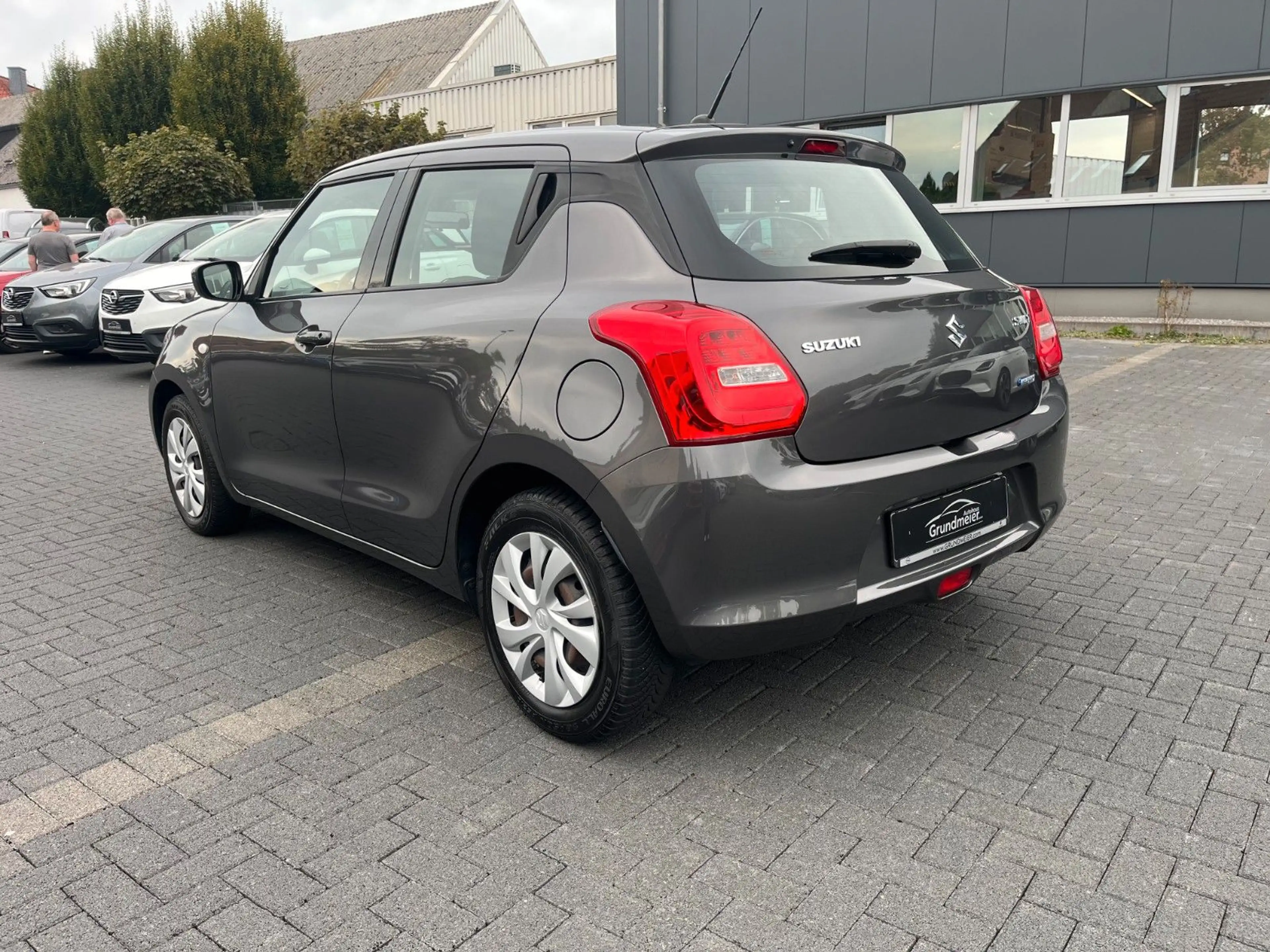 Suzuki Swift Club Hybrid /Allwetter/LED/Bluetooth/ACC — photo 6
