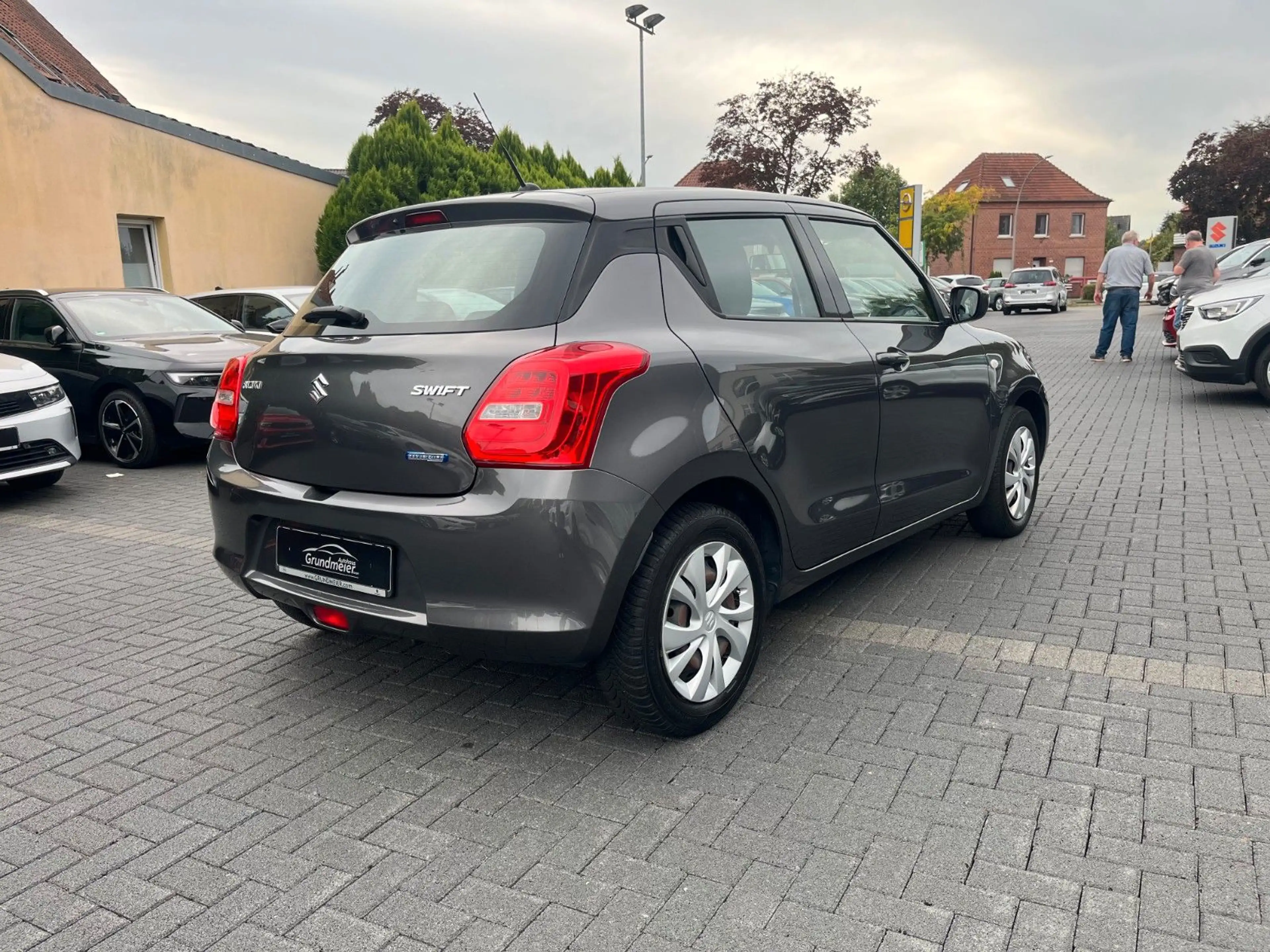 Suzuki Swift Club Hybrid /Allwetter/LED/Bluetooth/ACC — photo 4