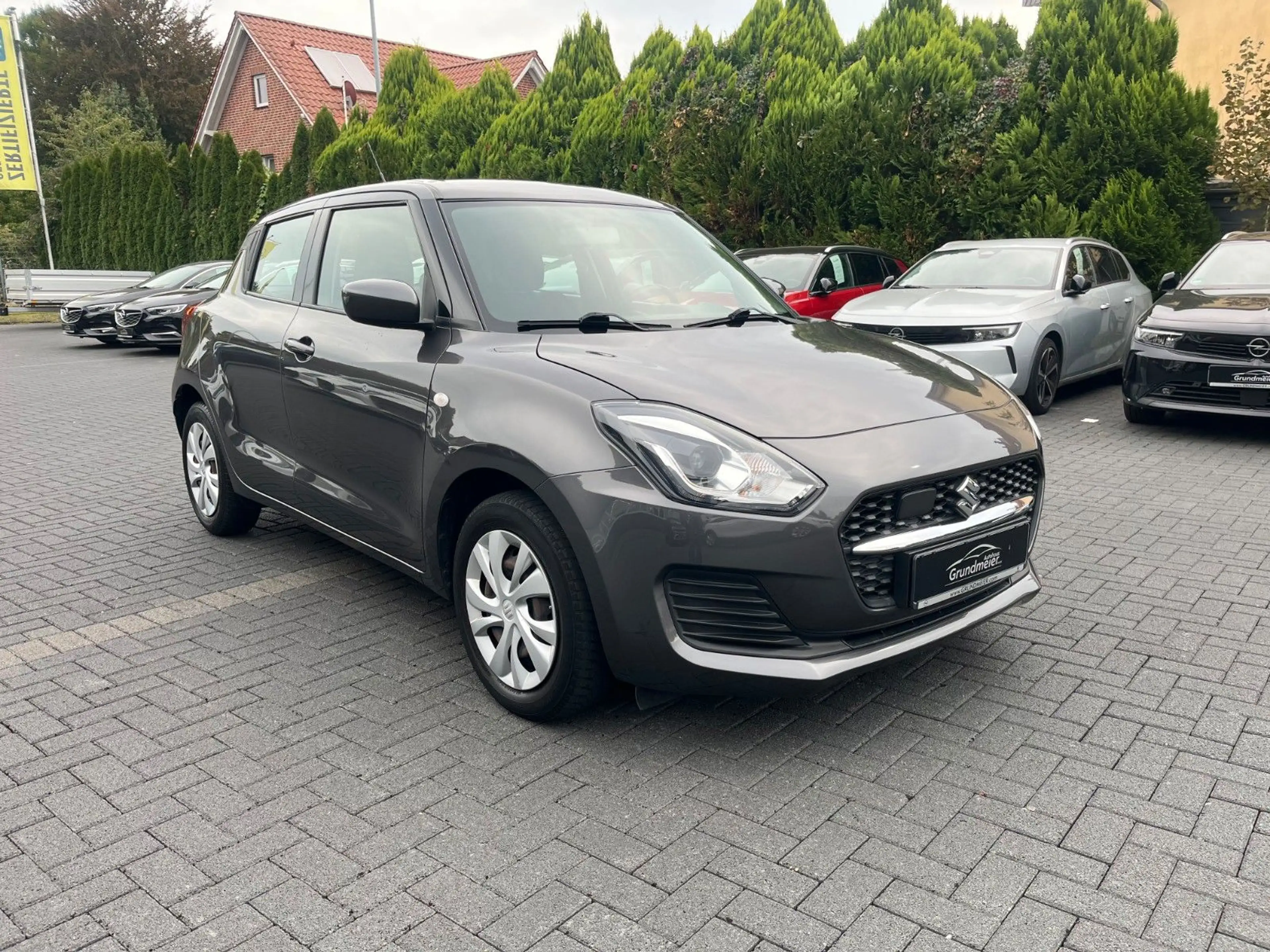 Suzuki Swift Club Hybrid /Allwetter/LED/Bluetooth/ACC — photo 2
