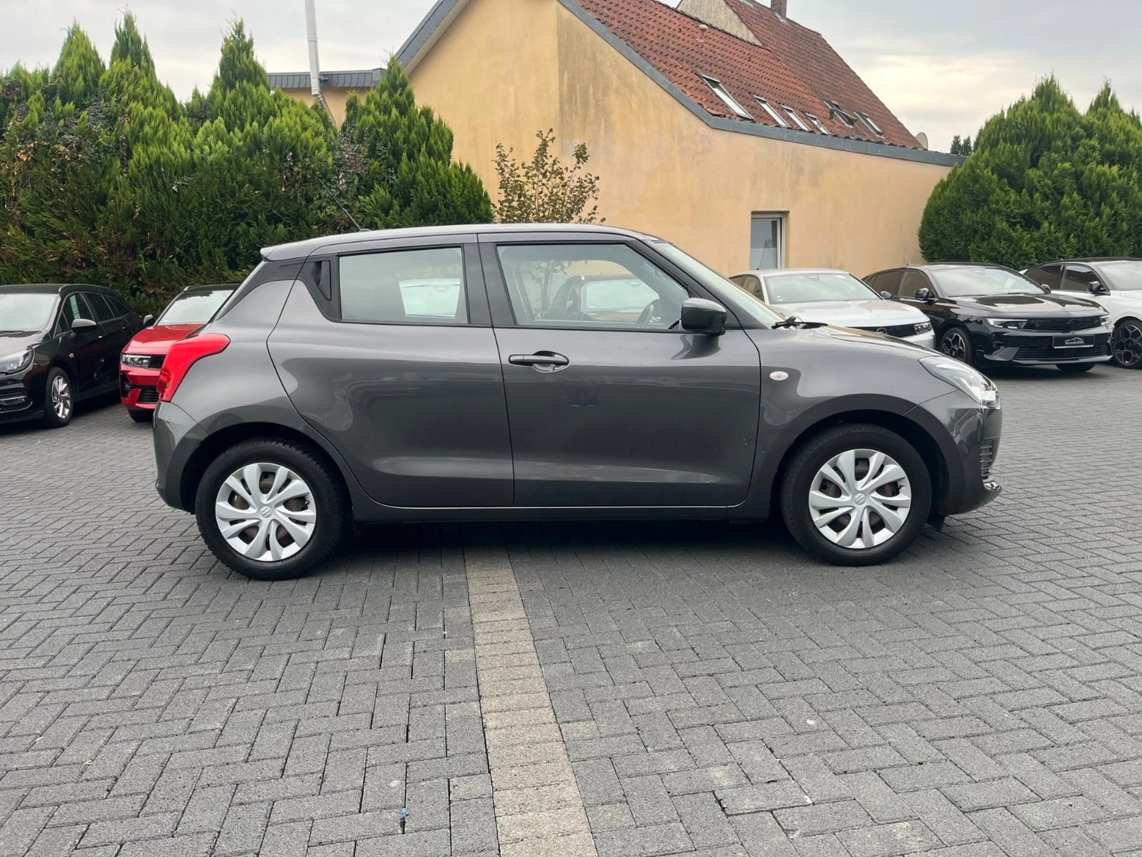 Suzuki Swift Club Hybrid /Allwetter/LED/Bluetooth/ACC — photo 3