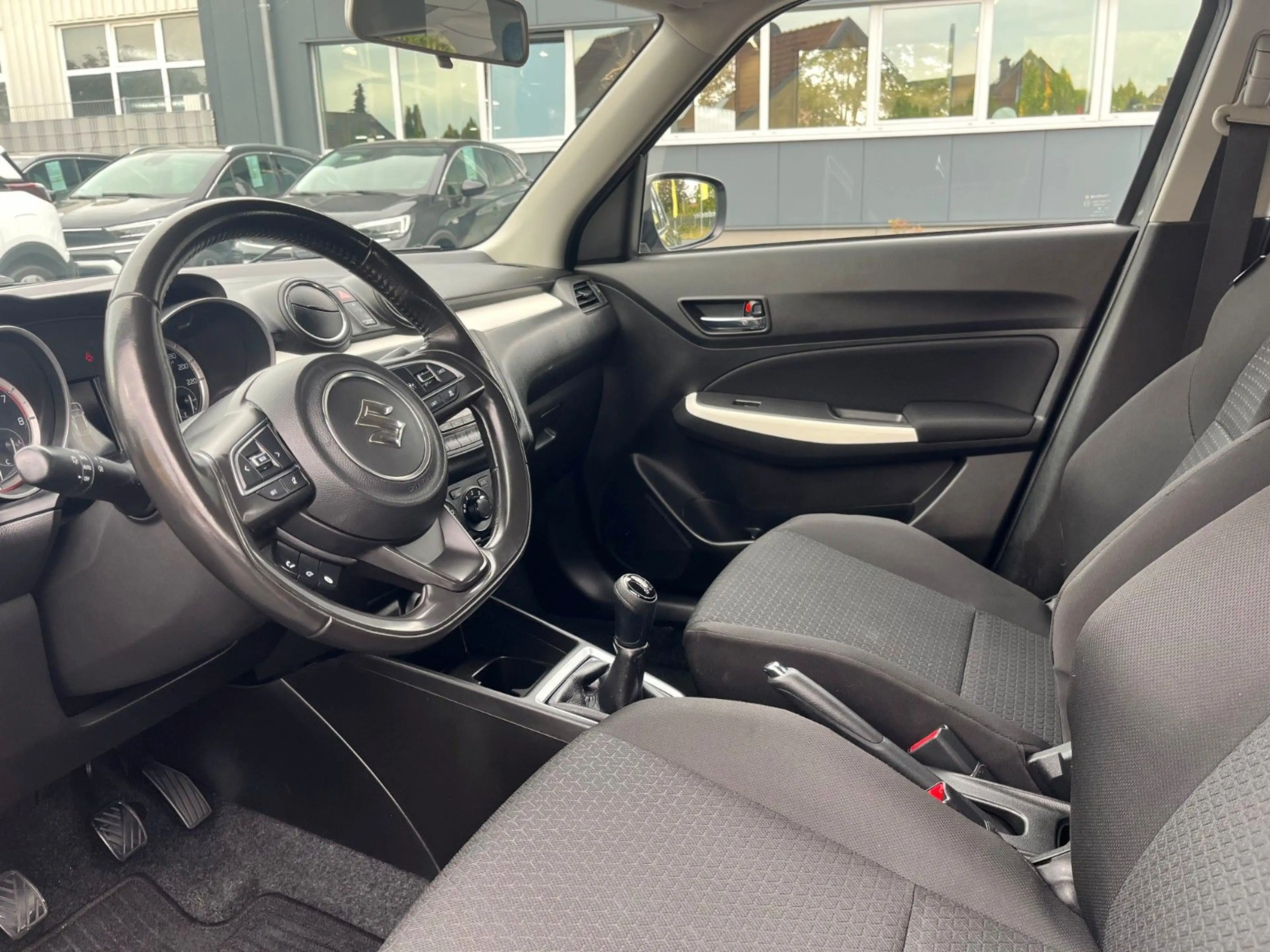 Suzuki Swift Club Hybrid /Allwetter/LED/Bluetooth/ACC — photo 11