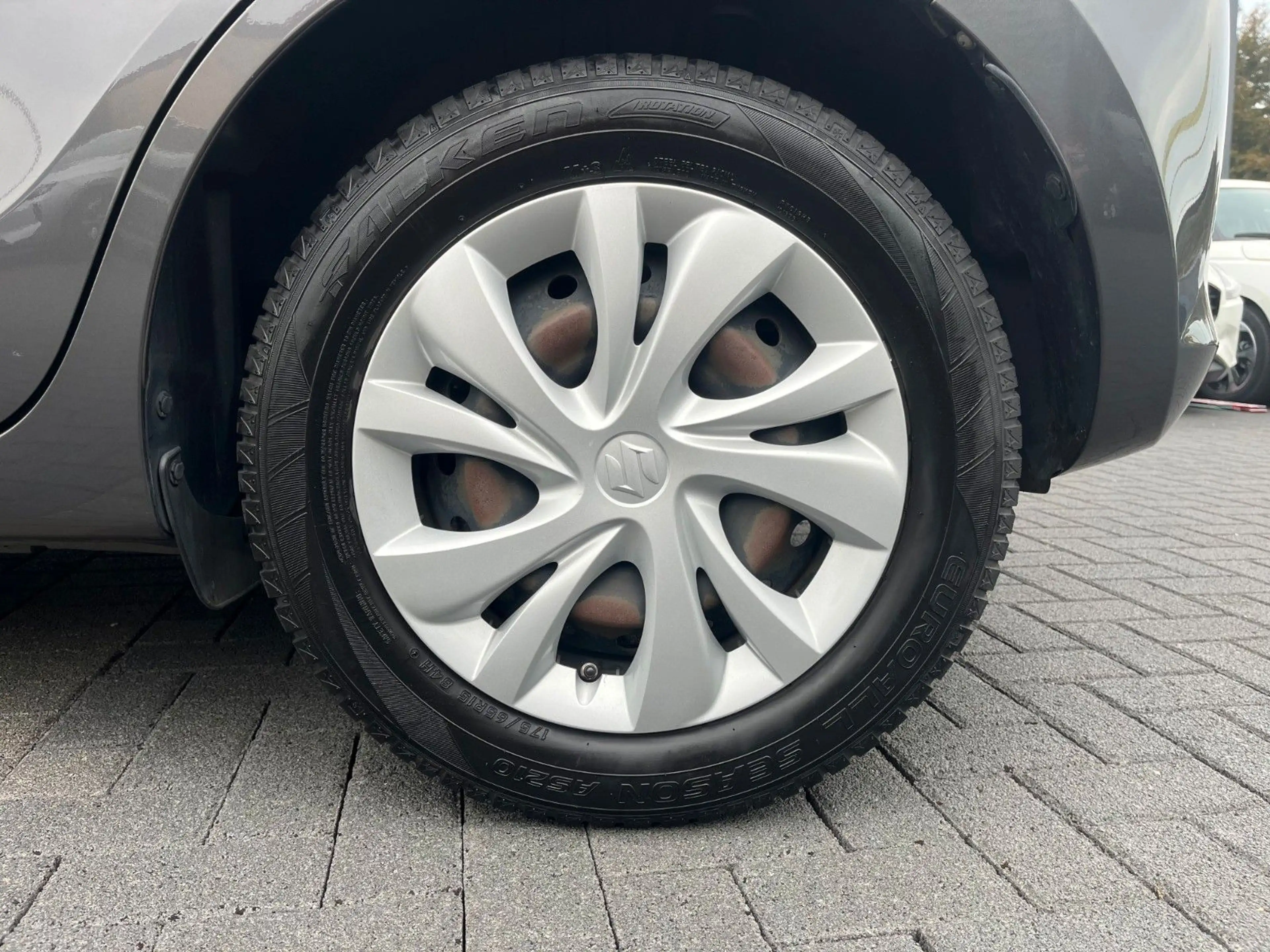 Suzuki Swift Club Hybrid /Allwetter/LED/Bluetooth/ACC — photo 10