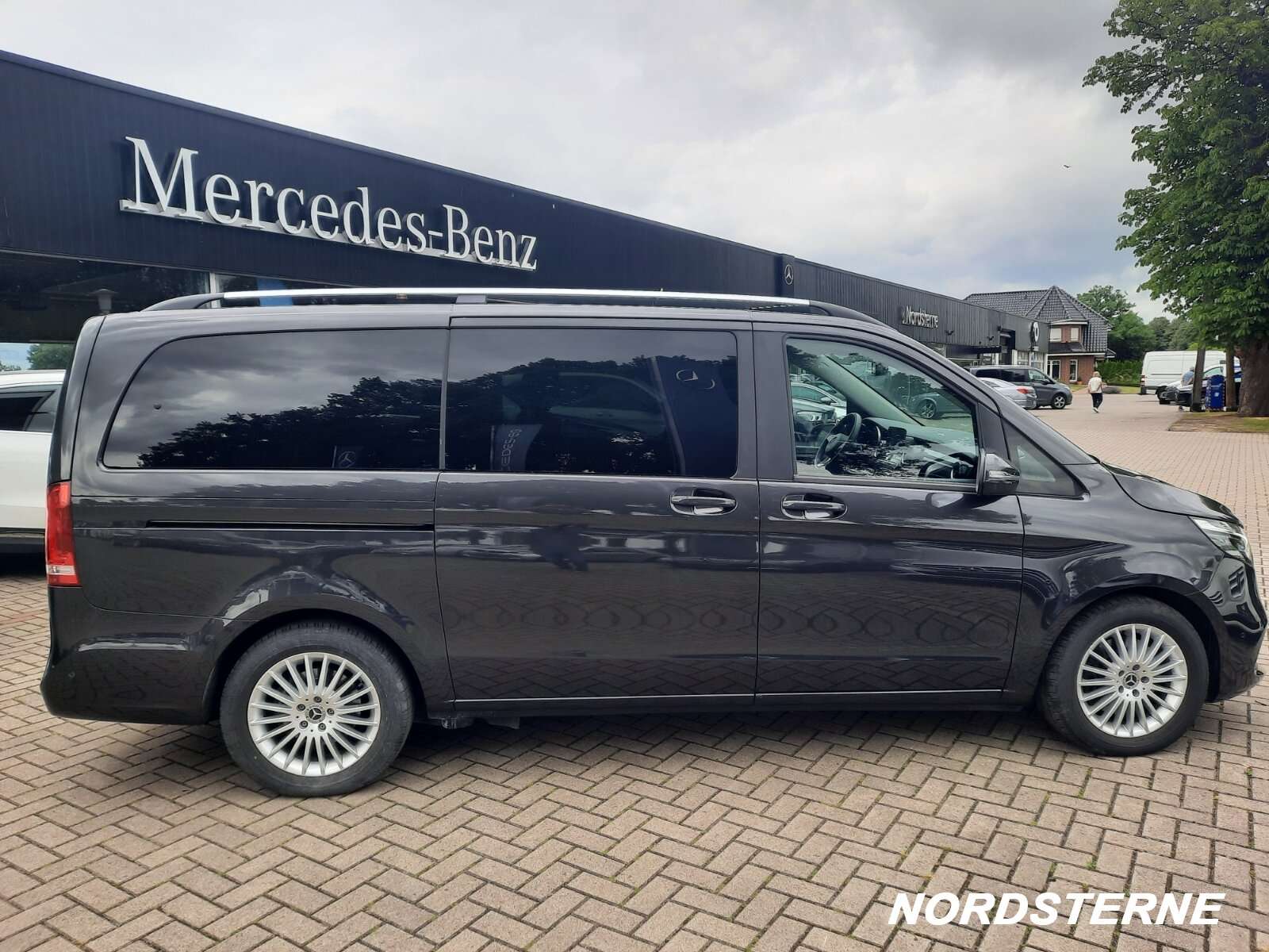 Mercedes-Benz V 220