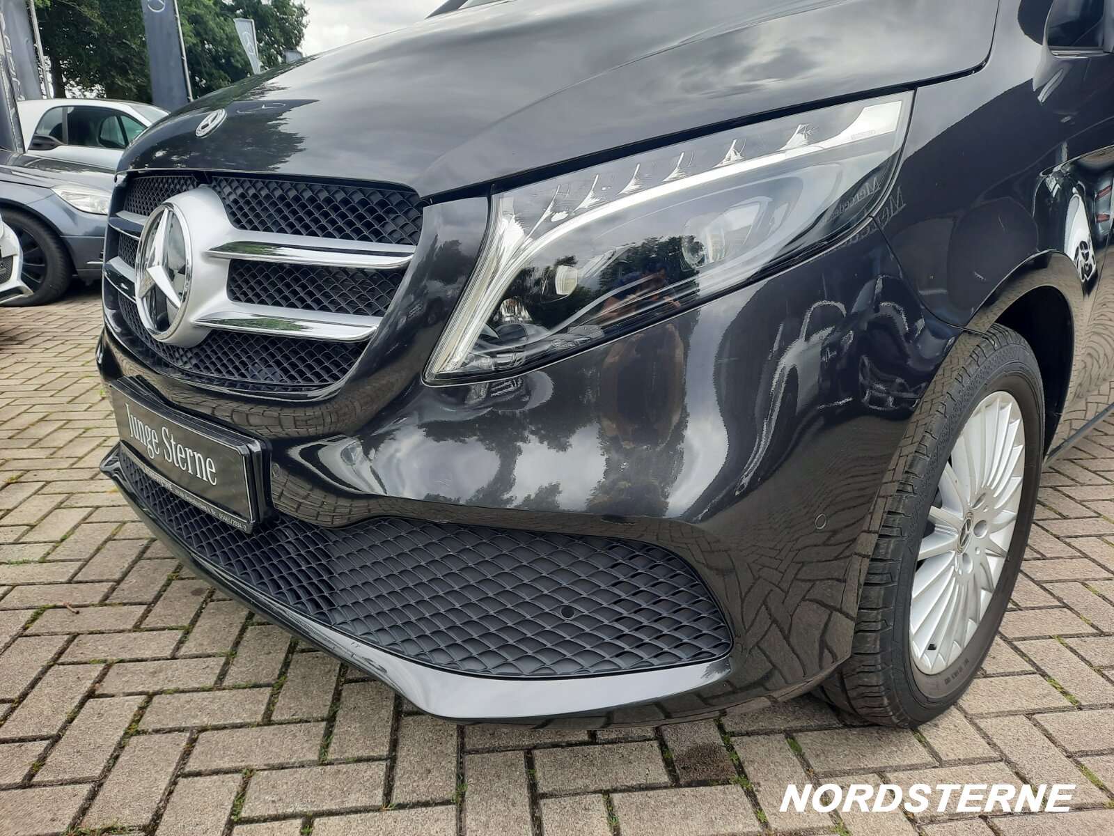 Mercedes-Benz V 220