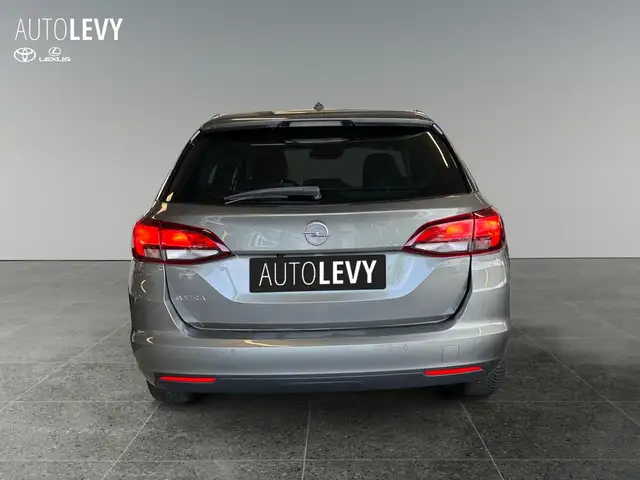Opel Astra view 5