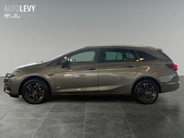 Opel Astra view 3