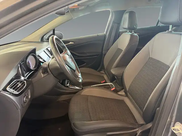 Opel Astra view 10