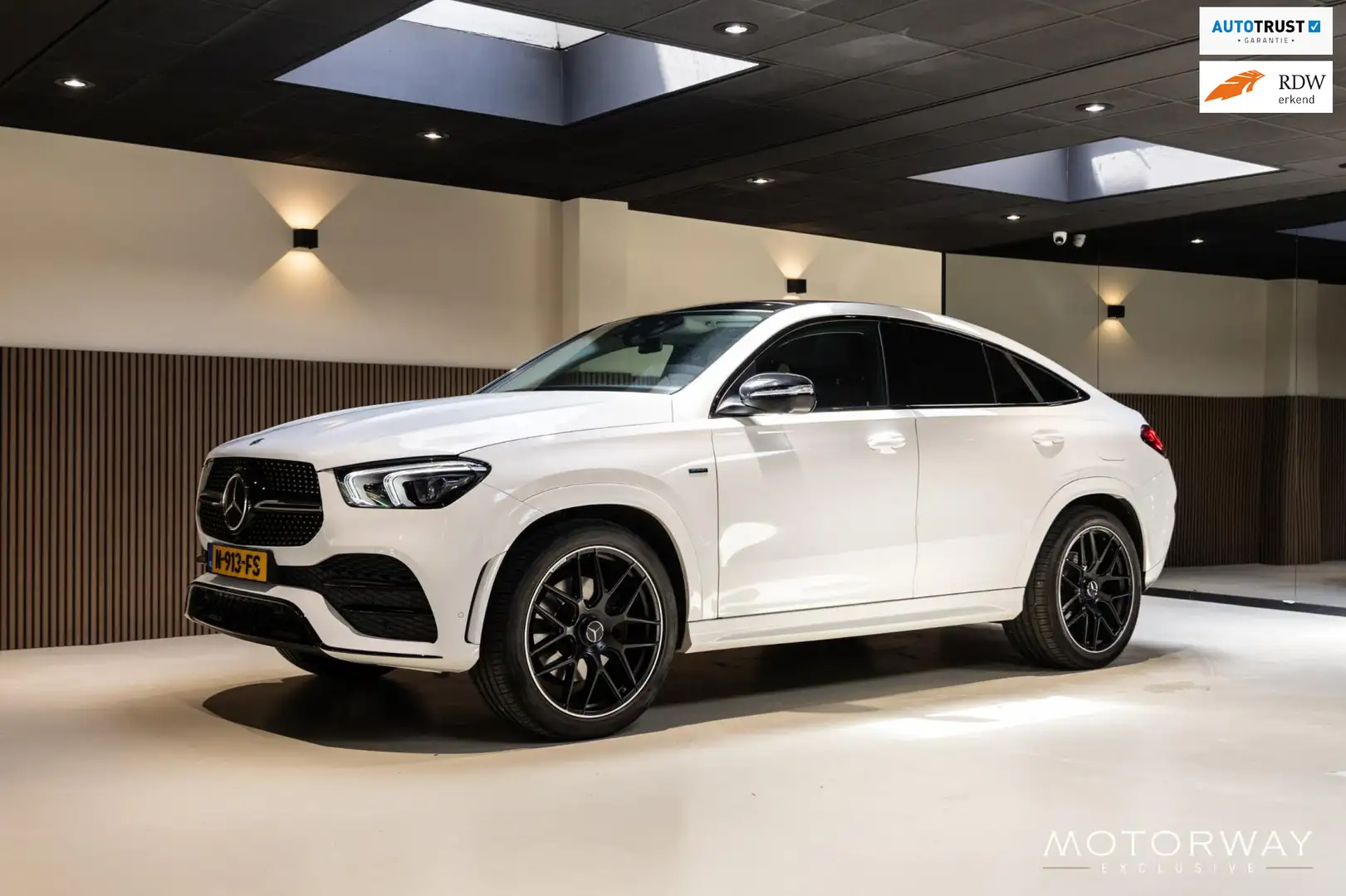Mercedes-Benz GLE 350 Coupé e 4 MATIC|NIGHT|22 INCH|PANO|360|AMG PAKKET| Wit - 1