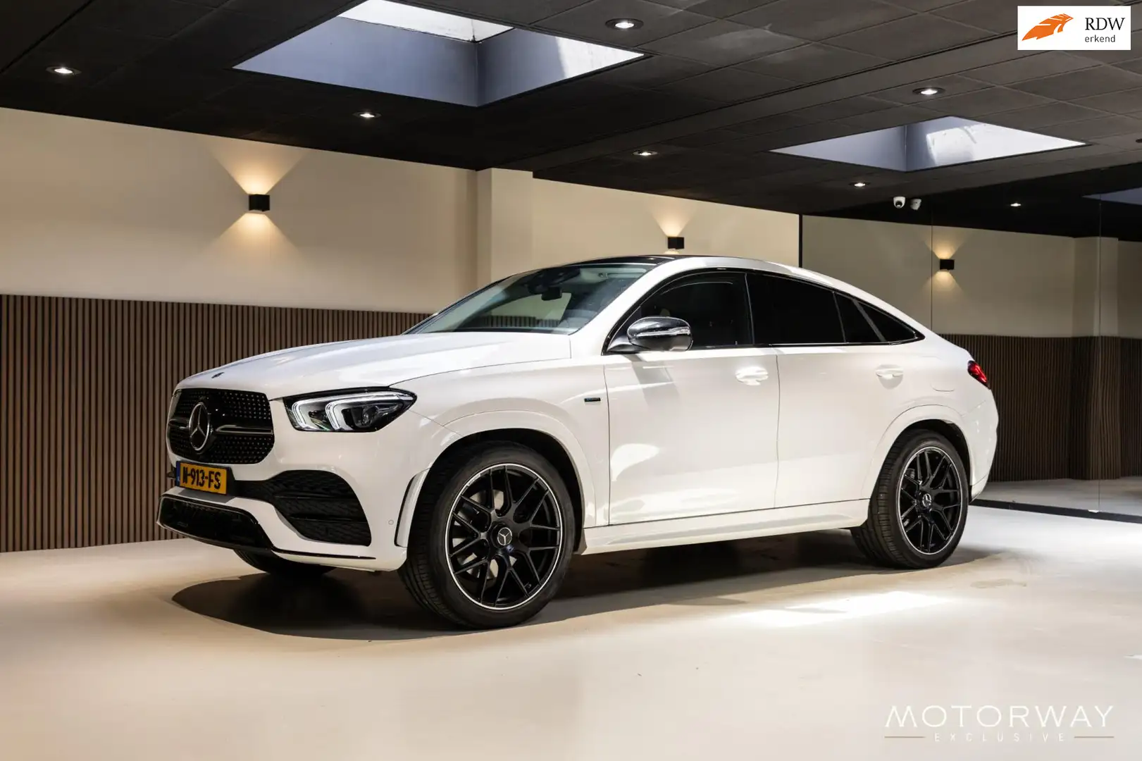 Mercedes-Benz GLE 350 Coupé e 4 MATIC|NIGHT|22 INCH|PANO|360|AMG PAKKET| Wit - 1