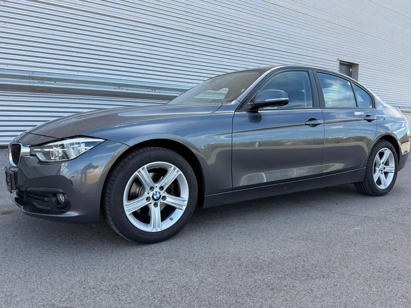 BMW 318 d ID:76 Grau - 2