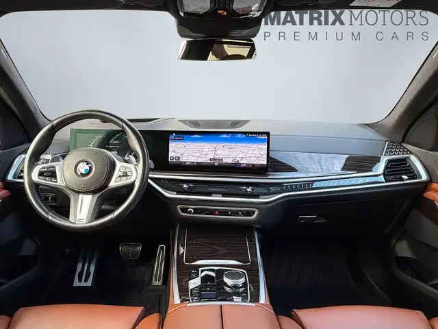 BMW X7 view 11