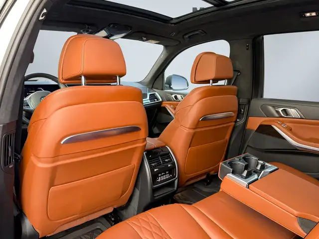 BMW X7 view 7