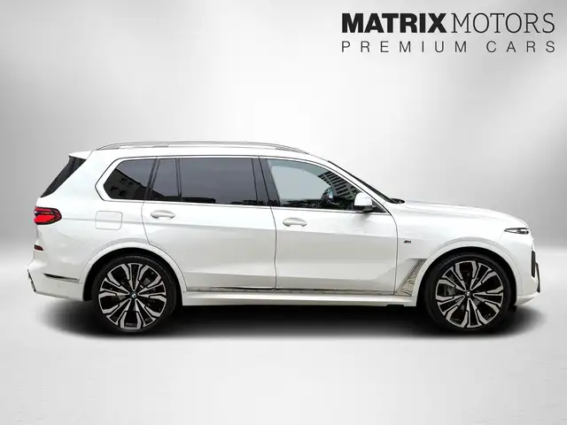 BMW X7 view 5