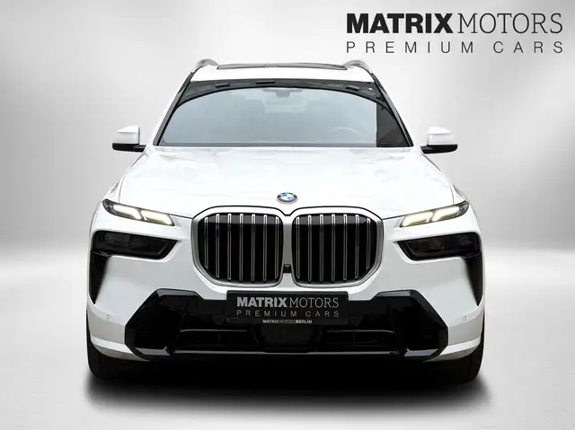 BMW X7 view 13