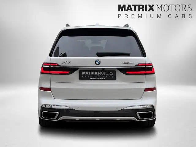 BMW X7 view 14