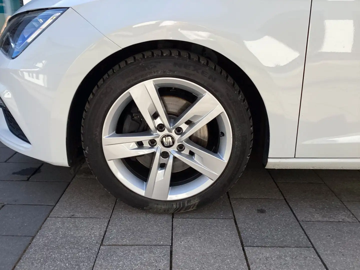 SEAT Leon 1,8 TSI FR LED+Navi+ACC Blanc - 2