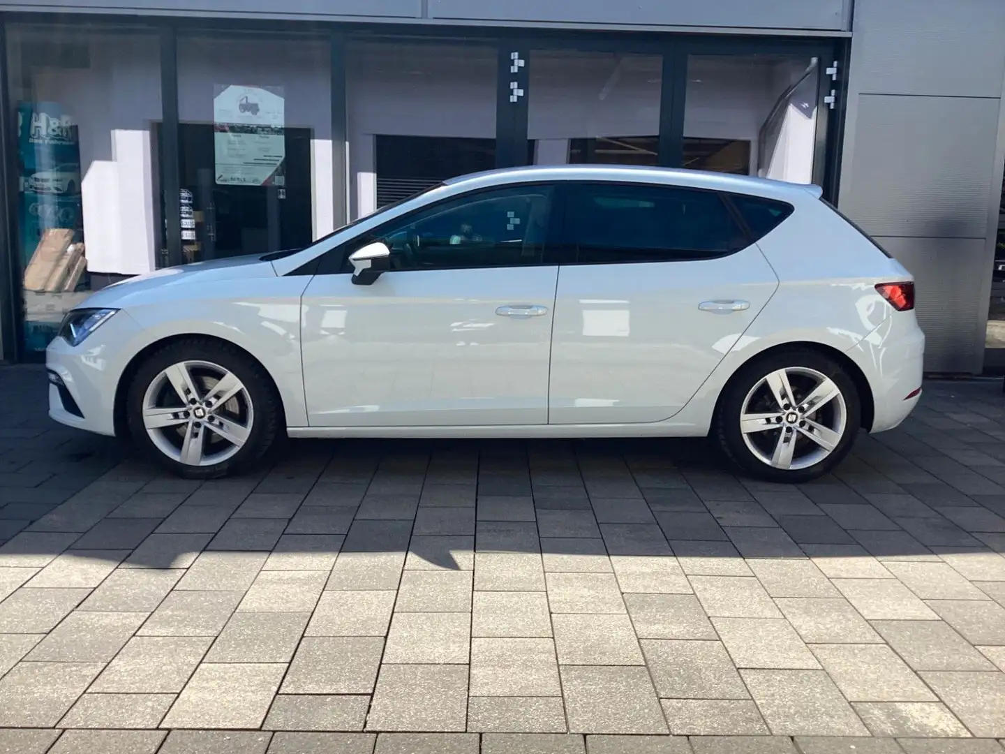 SEAT Leon 1,8 TSI FR LED+Navi+ACC Blanc - 1