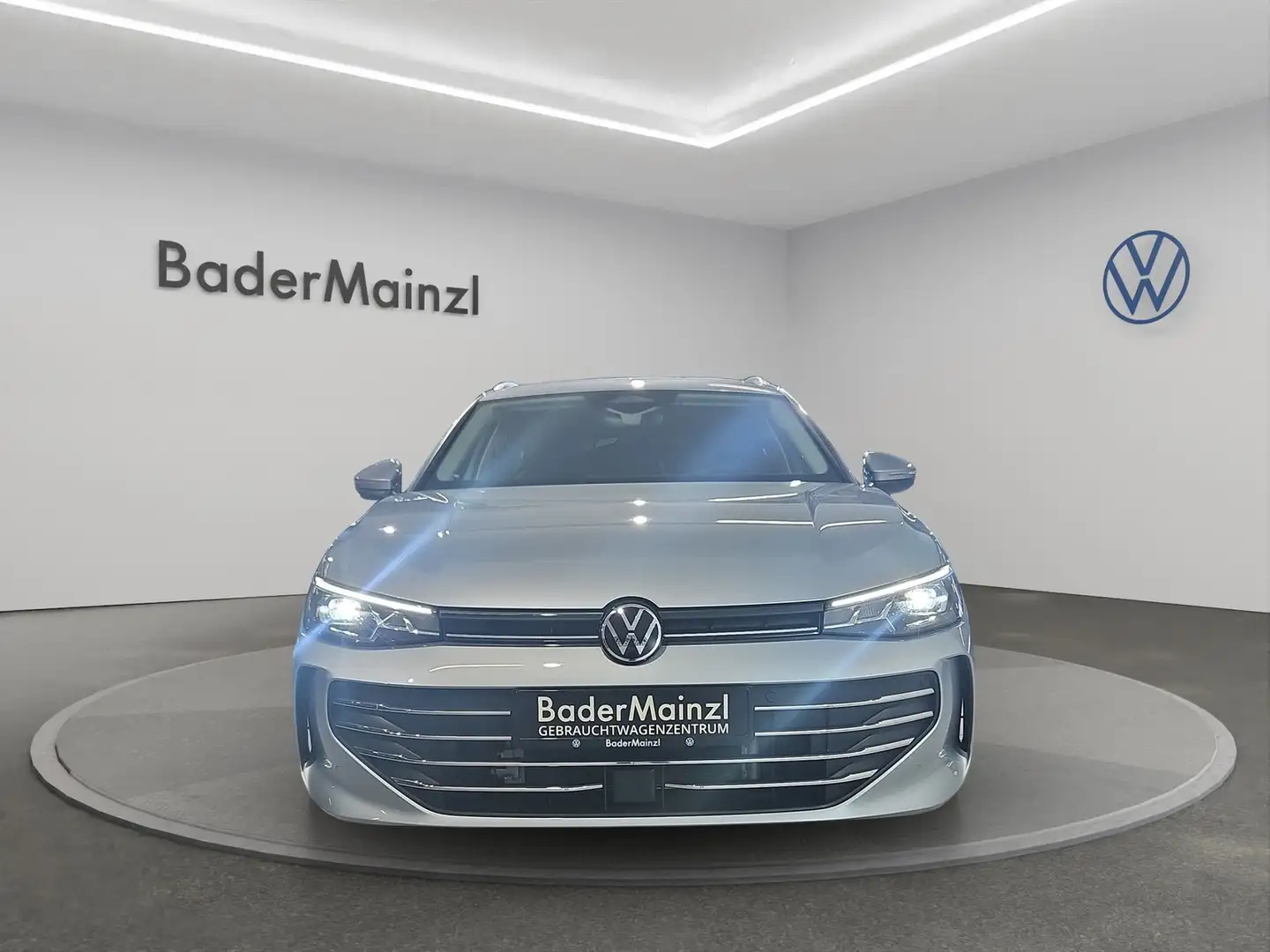 Volkswagen Passat Variant 1.5 eTSI AHK RFK LED Business Silber - 2