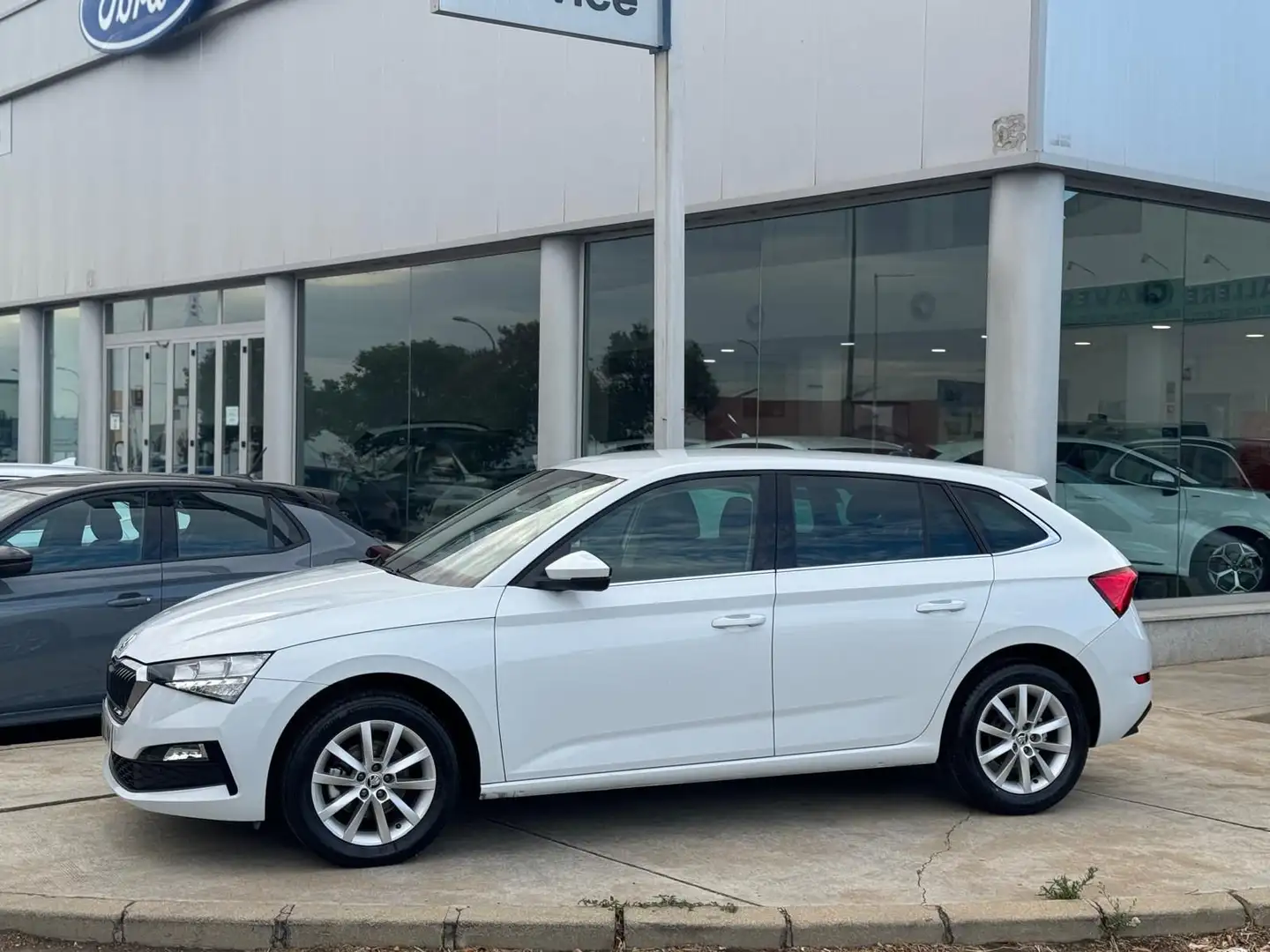 Skoda Scala 1.0 TSI Ambition 81kW Bílá - 2
