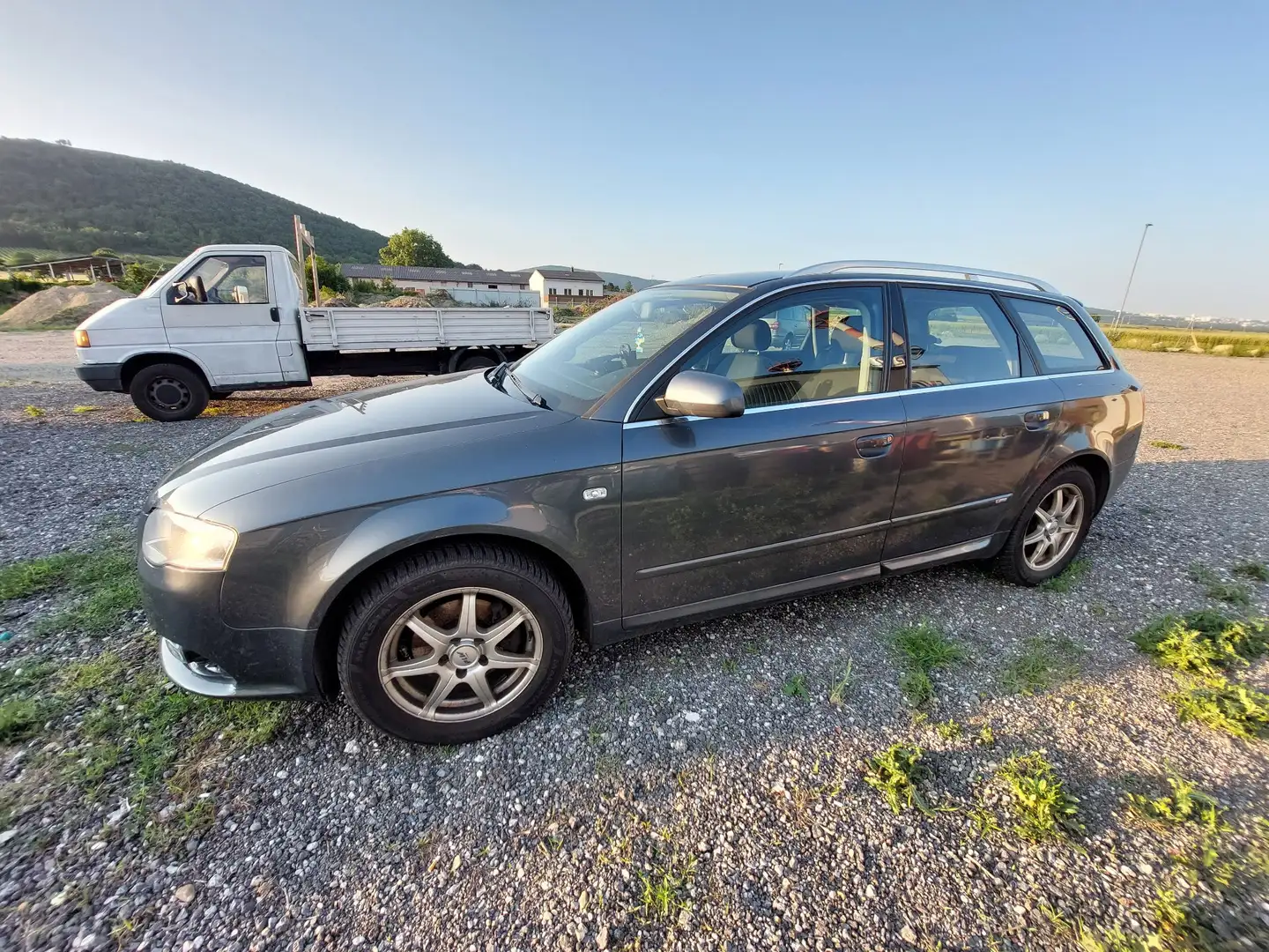 Audi A4 Avant 2,0 TDI quattro 25 DPF - 1