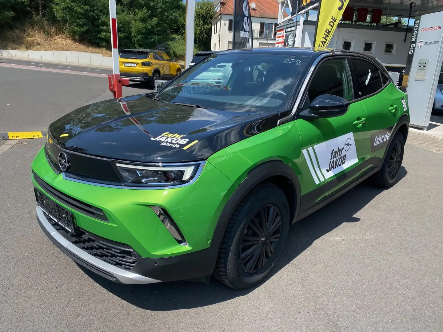 Opel Mokka -e Ultimate Vorführwagen 100 kW (136 PS), Autom... Grün - 1