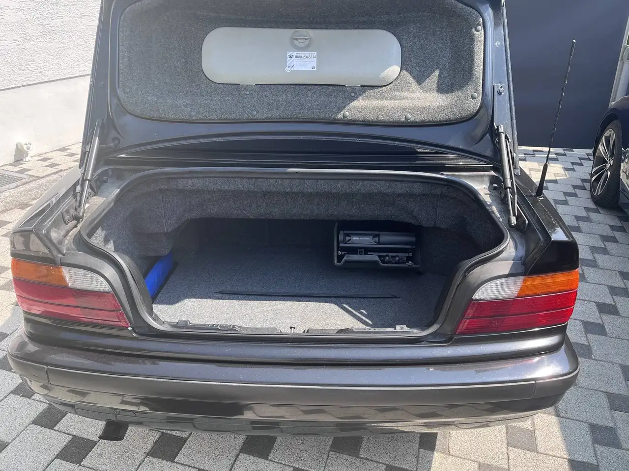 BMW 320i, foto 11