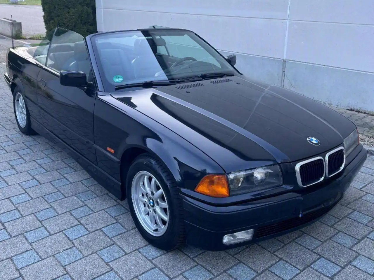 BMW 320i, foto 1