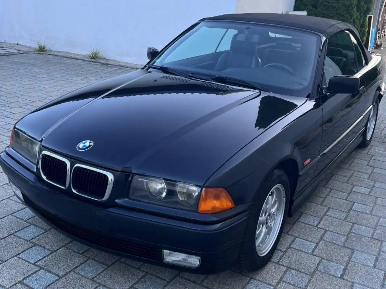 BMW 320i, foto 2