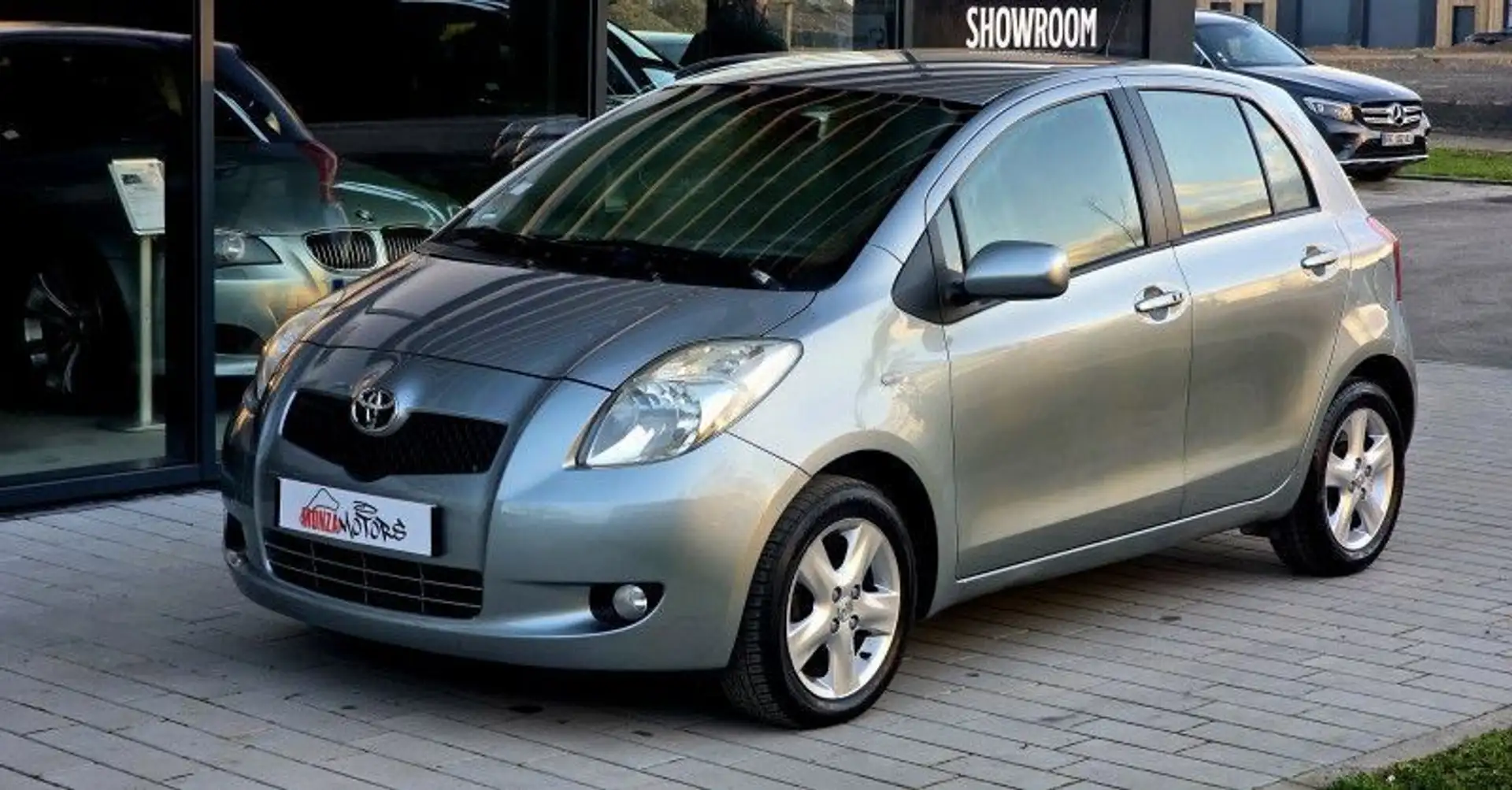 Toyota Yaris 85 VVT-I LUNA PACK BVA 5P Grau - 1
