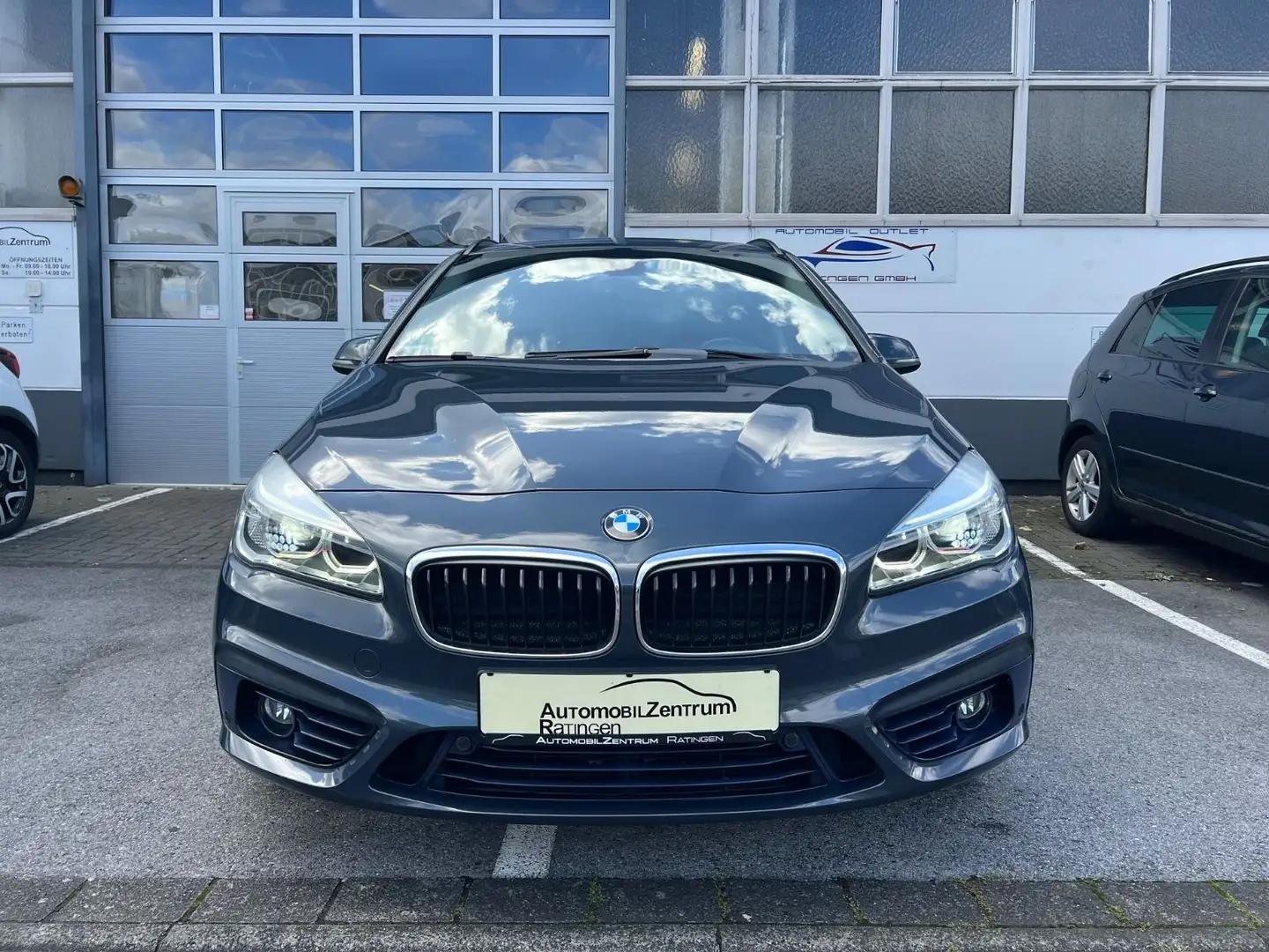 BMW 218 218d  Active Tourer Sport Line AUTOMATIK Grau - 2