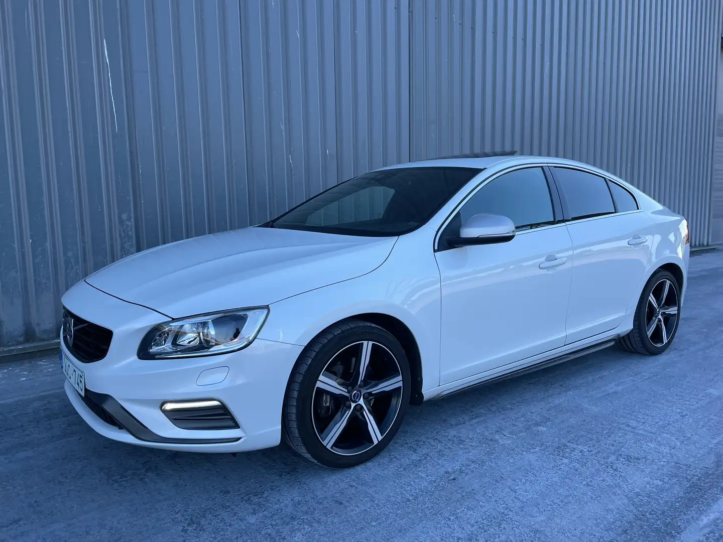 Volvo S60 2.0 D5 Momentum R-Design Geartronic Wit - 2