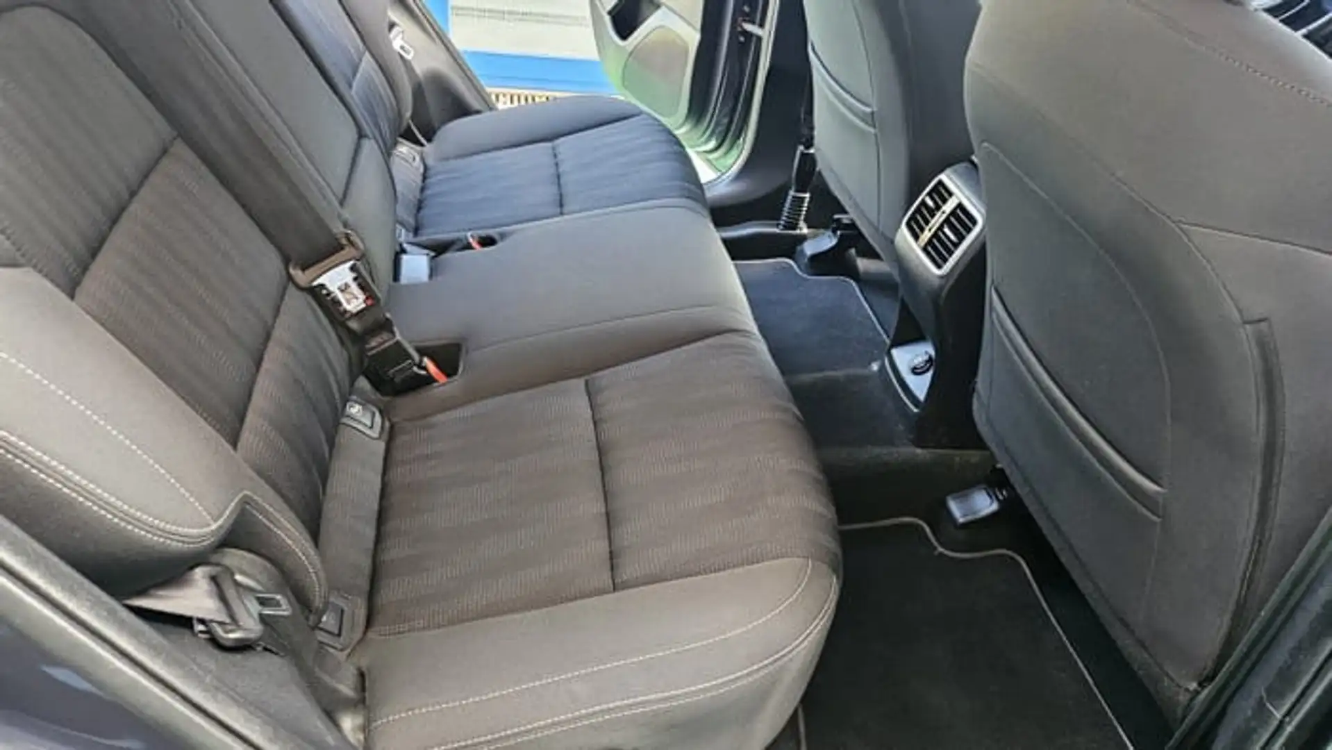 Kia Sportage 1.6 CRDi Drive 4x2 115 Gris - 2