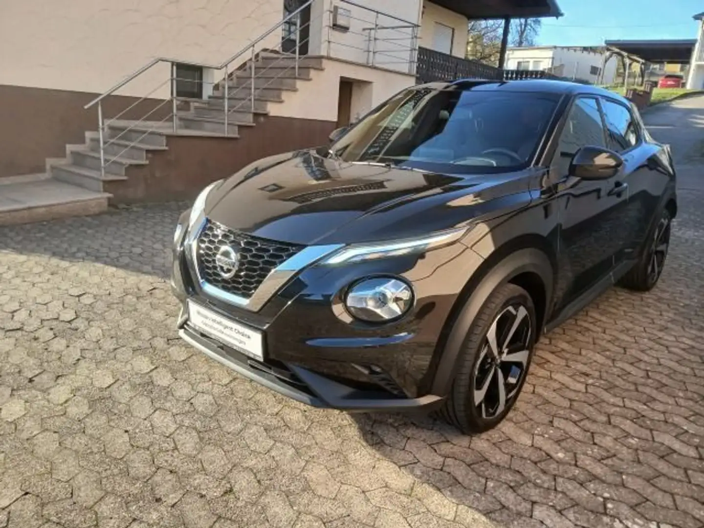 Nissan Juke 1.0 DIG-T DCT Tekna BOSE Navi+360°Kamera Schwarz - 2