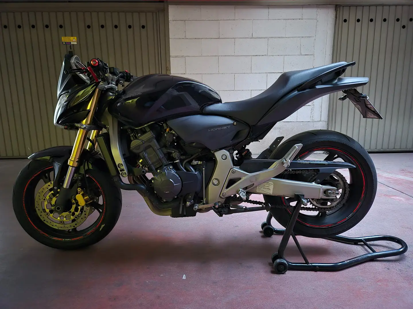 Honda Hornet Negro - 1