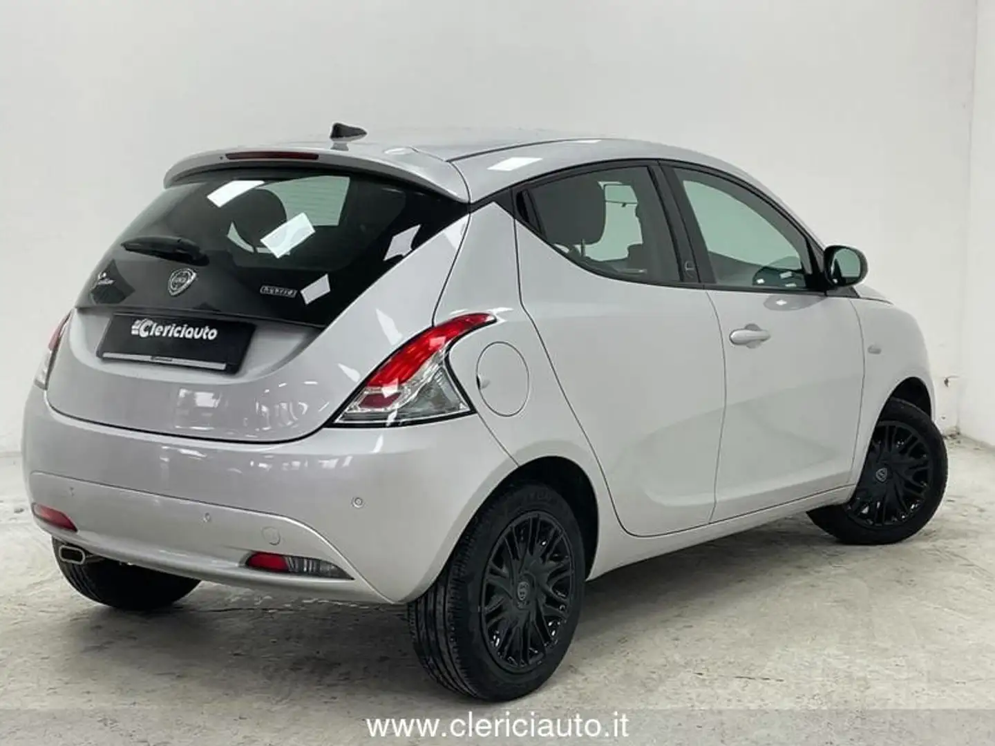 Lancia Ypsilon 1.0 Hybrid Ecochic Gold Argento - 2