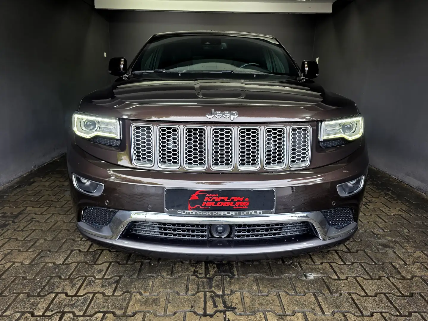 Jeep Grand Cherokee 3.0 CRD Summit, ACC, R-KAM, PANO, R-KAMERA, XENON Braun - 2