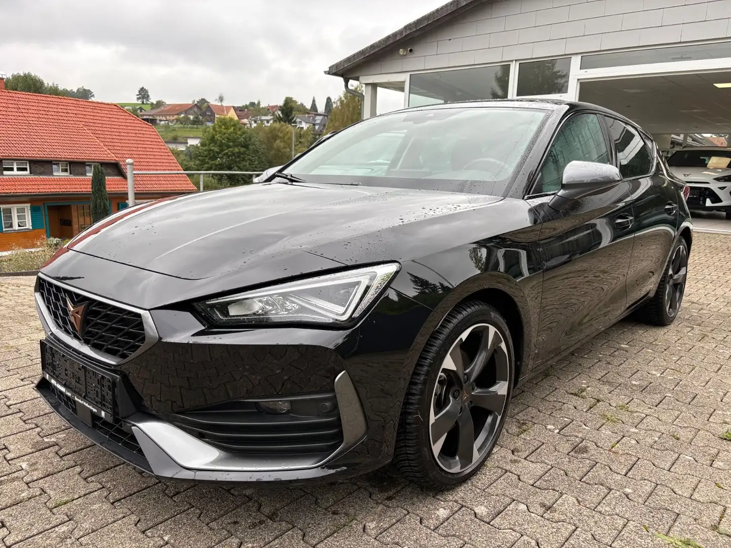 CUPRA Leon 1.5 eTSI 110kW DSG NAVI, LED, KAMERA Zwart - 1
