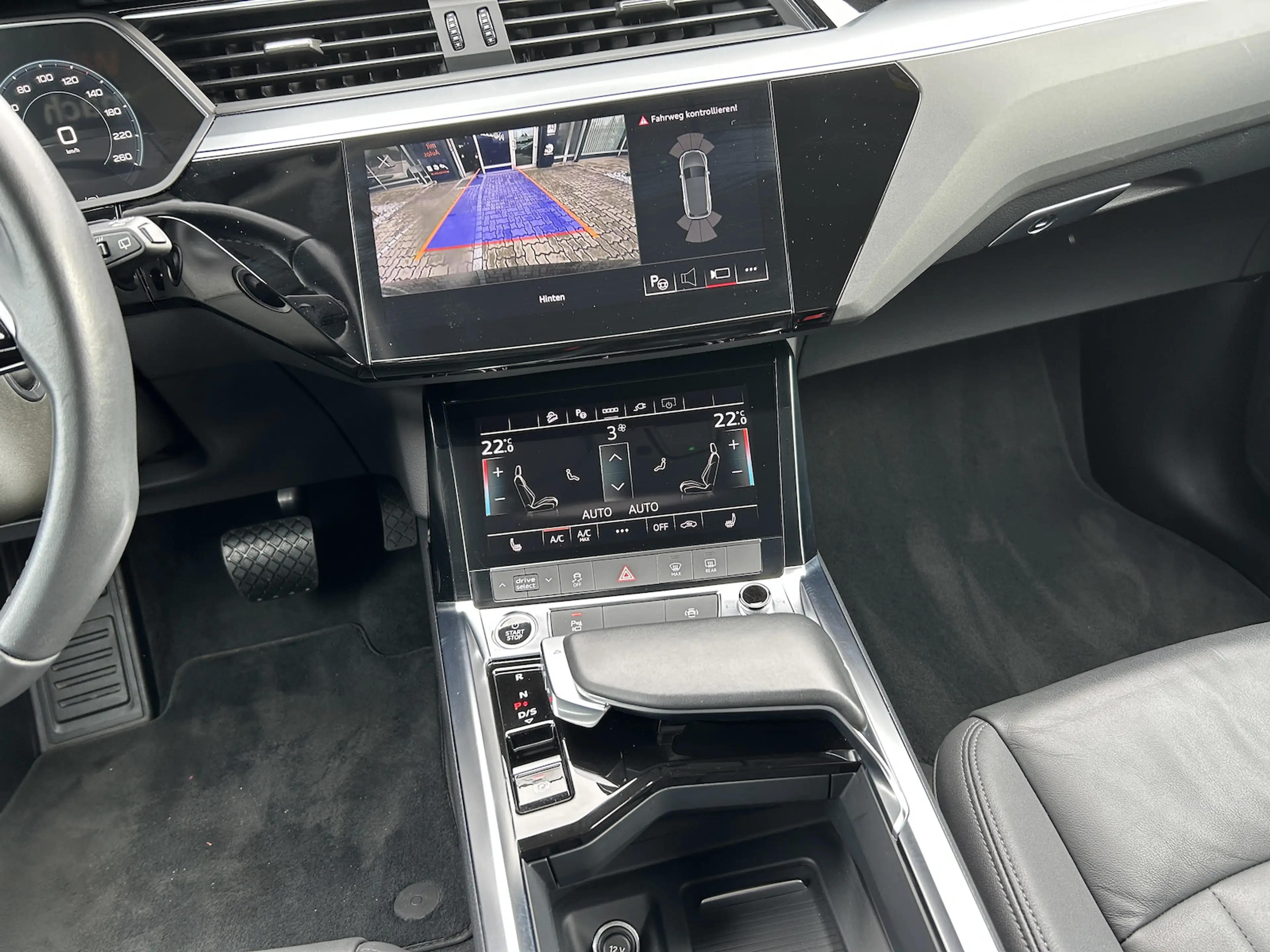 Audi e-tron 55 quattro advanced*Black*AHK*Leder*Kamera* — photo 14