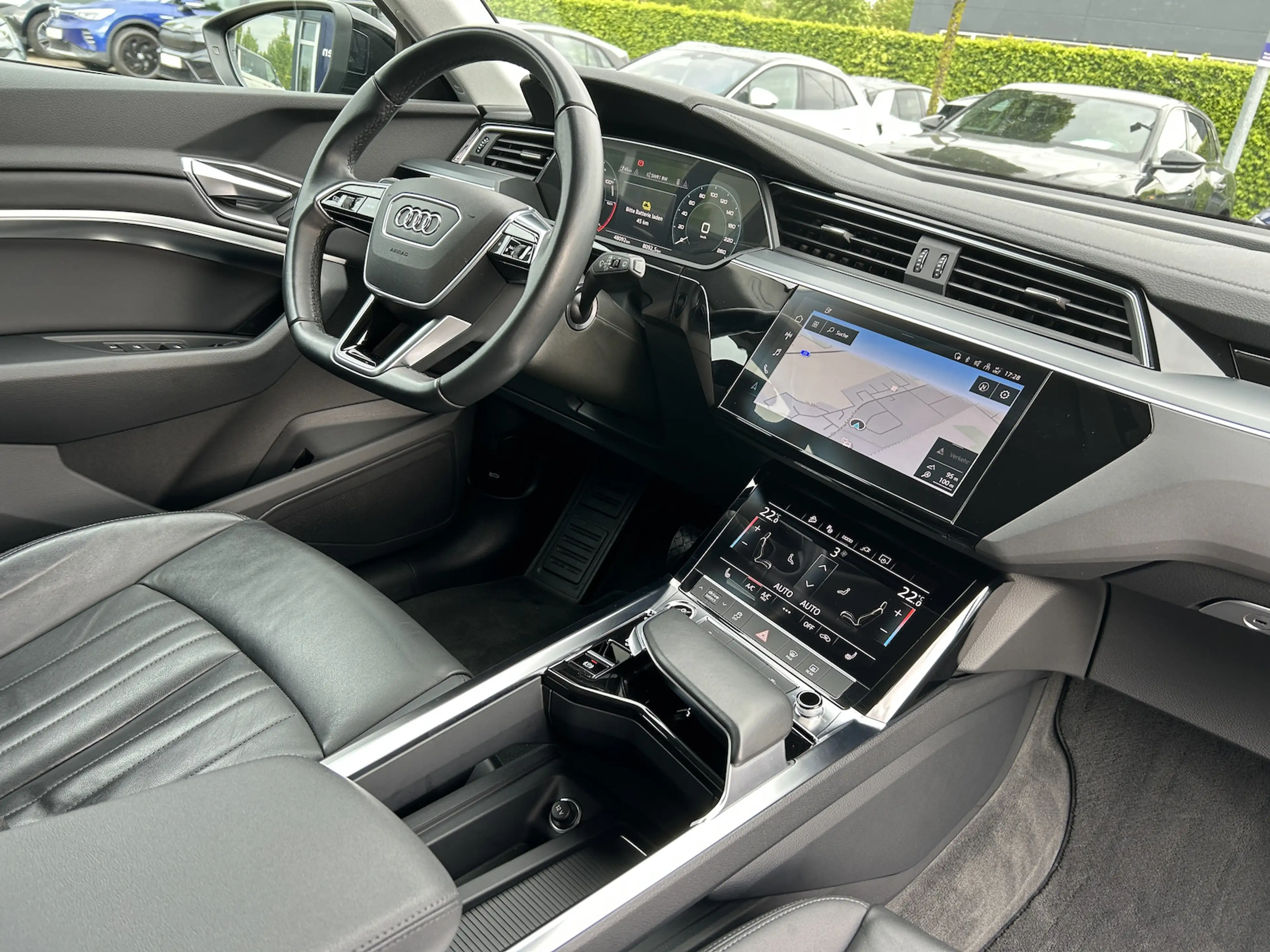 Audi e-tron 55 quattro advanced*Black*AHK*Leder*Kamera* — photo 10