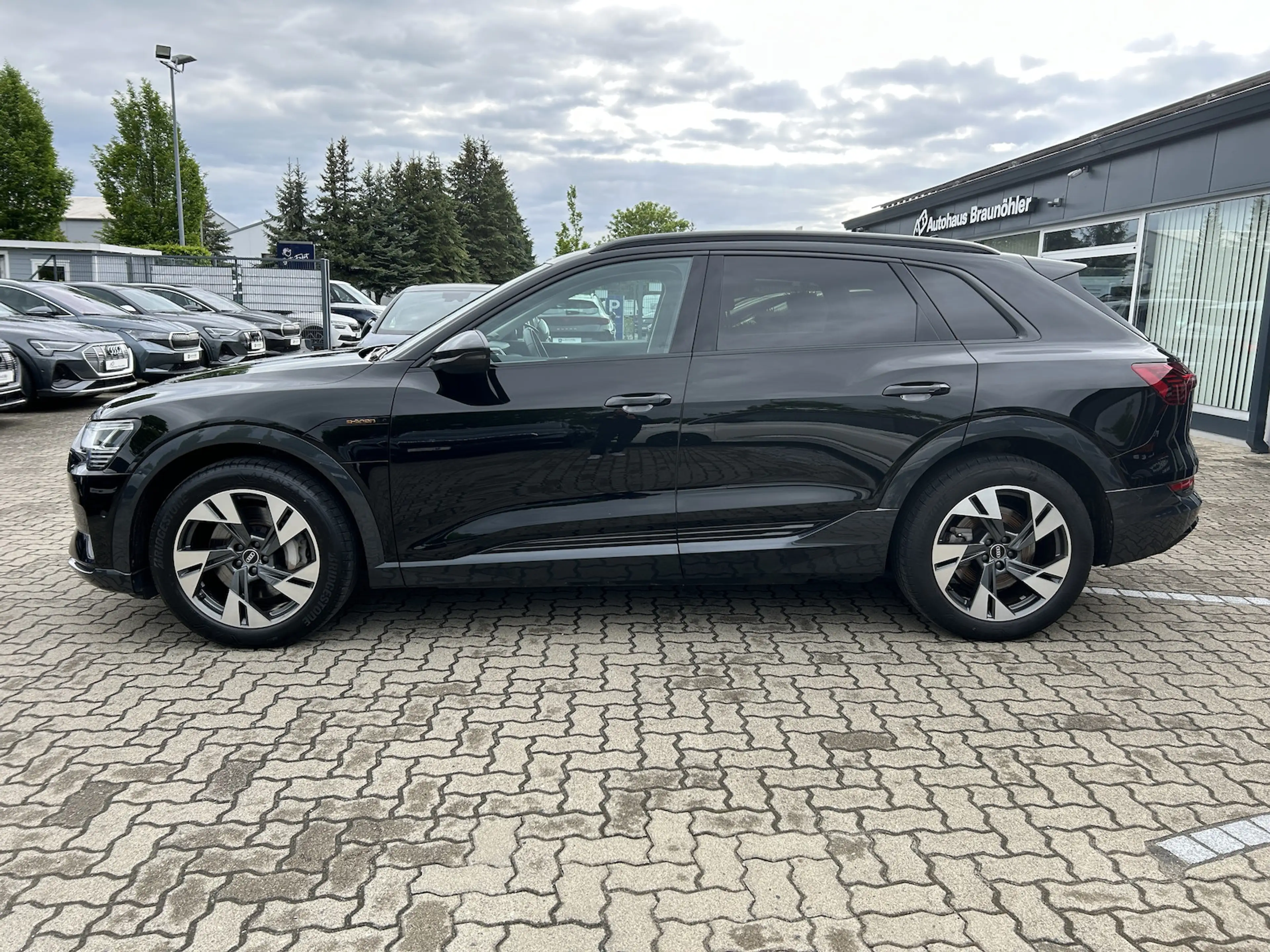 Audi e-tron 55 quattro advanced*Black*AHK*Leder*Kamera* — photo 8