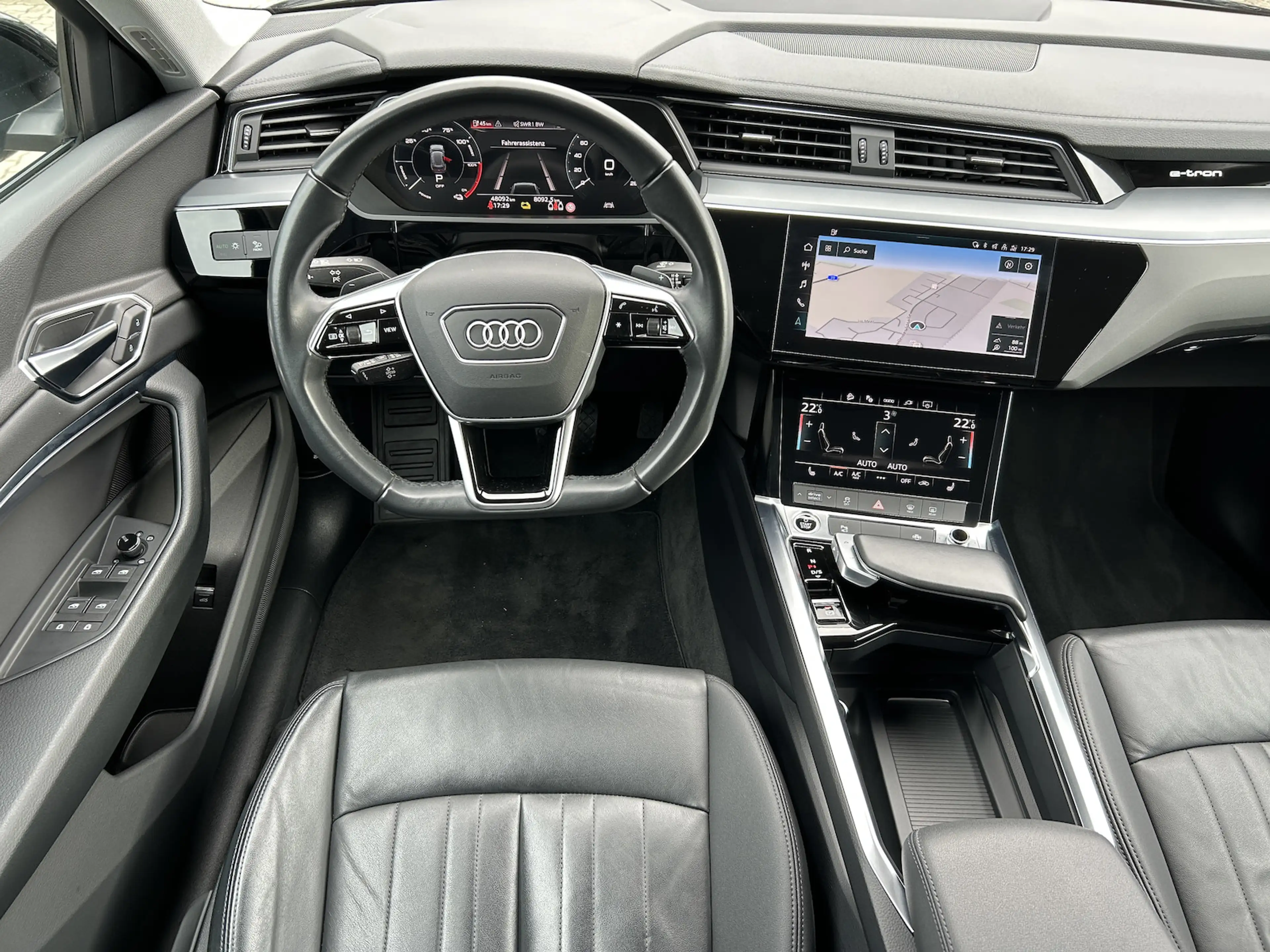 Audi e-tron 55 quattro advanced*Black*AHK*Leder*Kamera* — photo 13