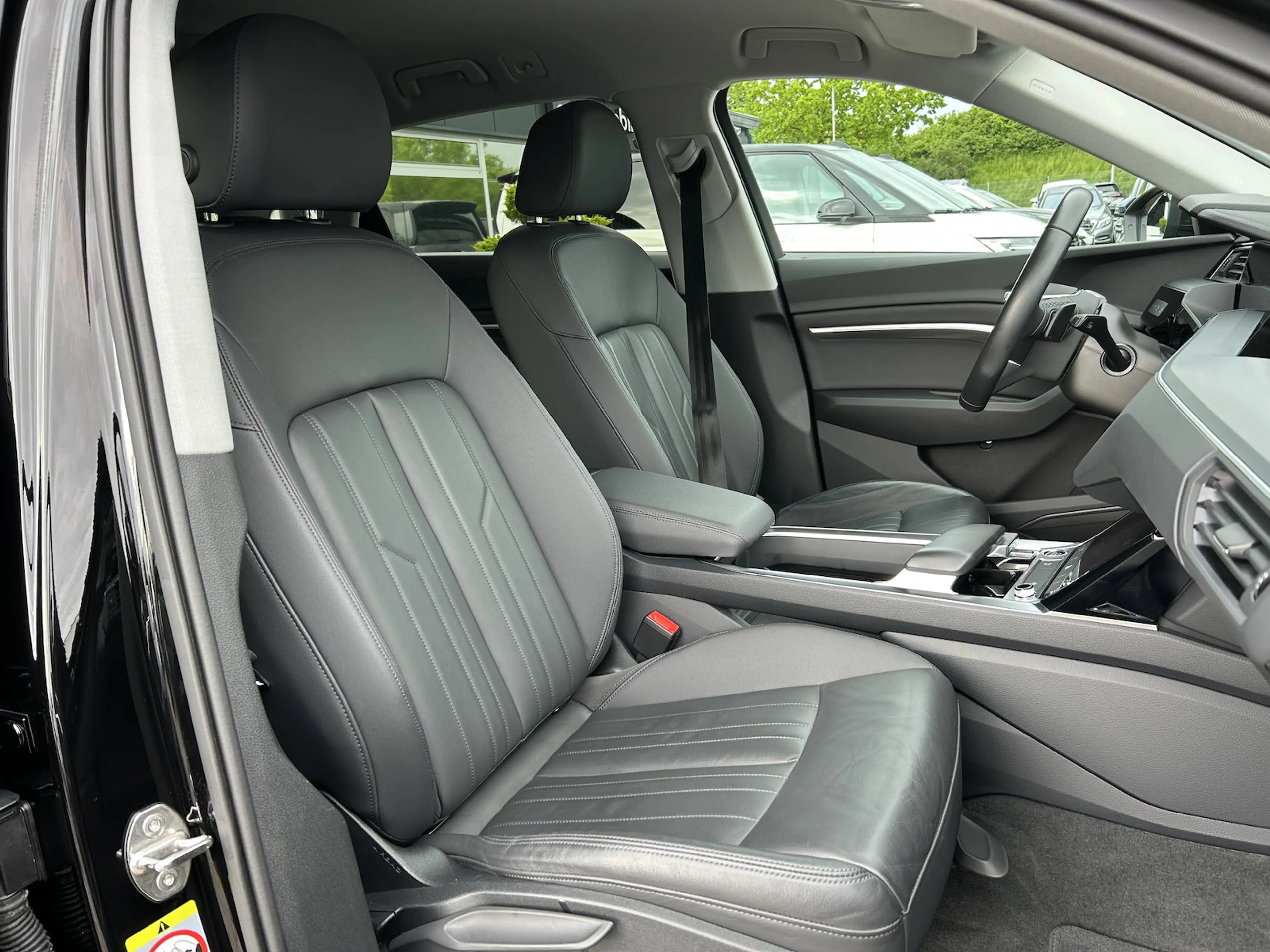 Audi e-tron 55 quattro advanced*Black*AHK*Leder*Kamera* — photo 11