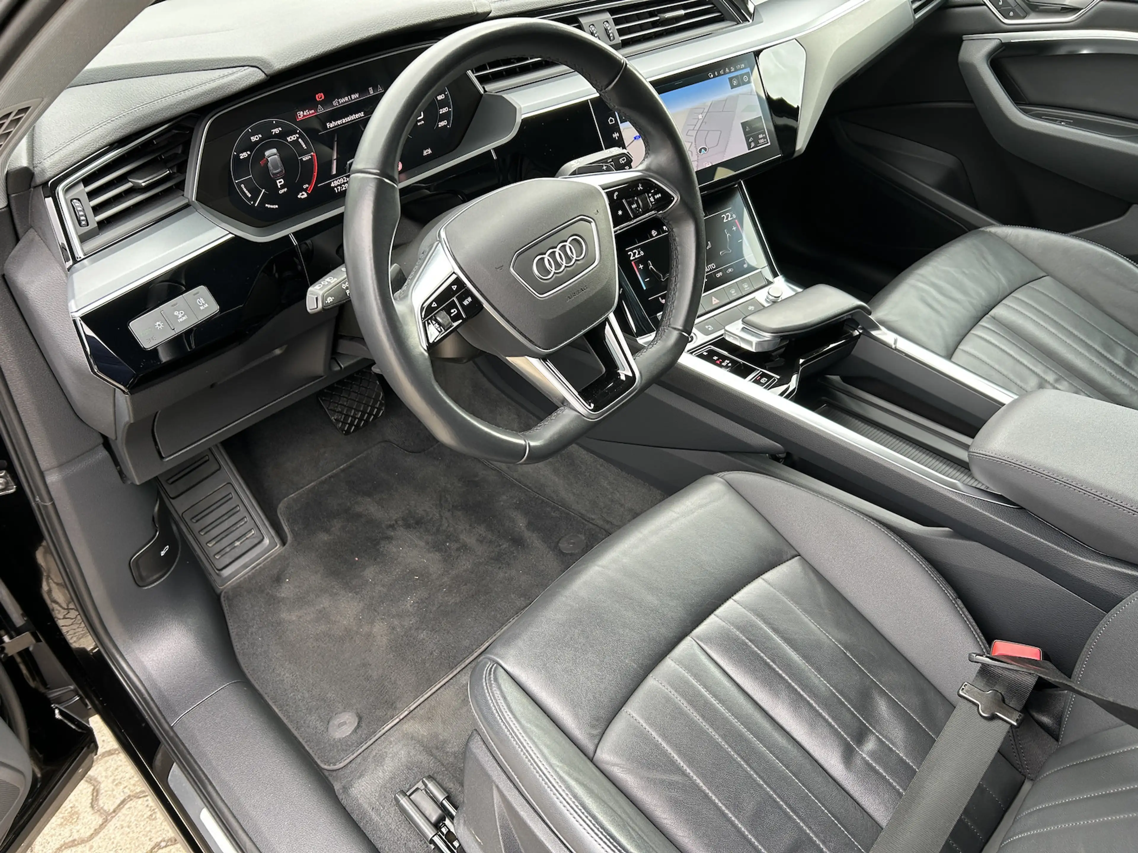 Audi e-tron 55 quattro advanced*Black*AHK*Leder*Kamera* — photo 15
