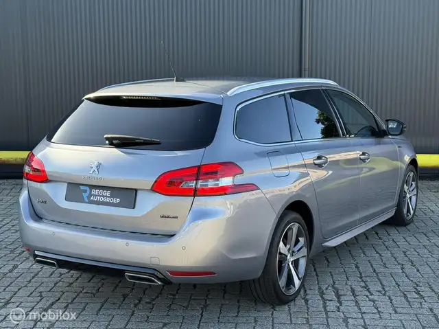 Peugeot 308 view 3